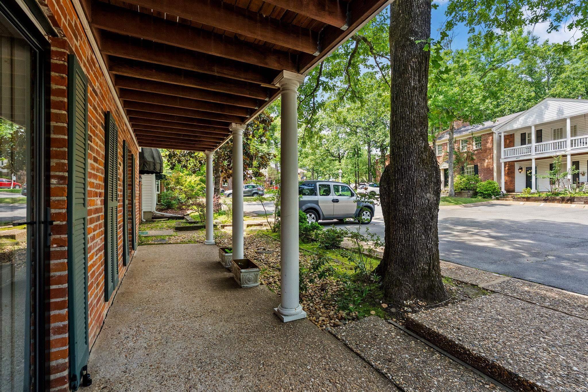 KINGSBRIDGE TWNHSE - Residential