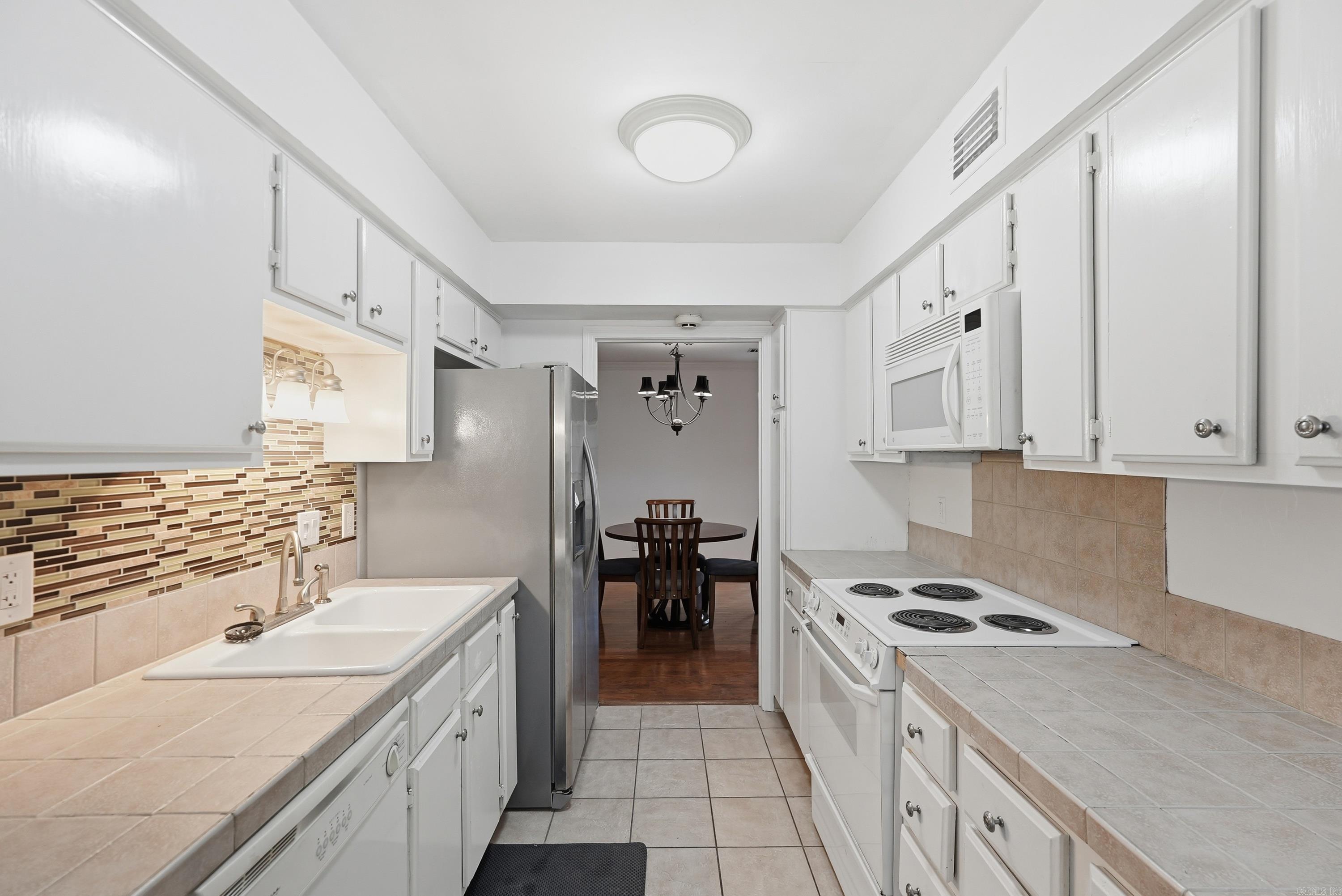 KINGSBRIDGE TWNHSE - Residential