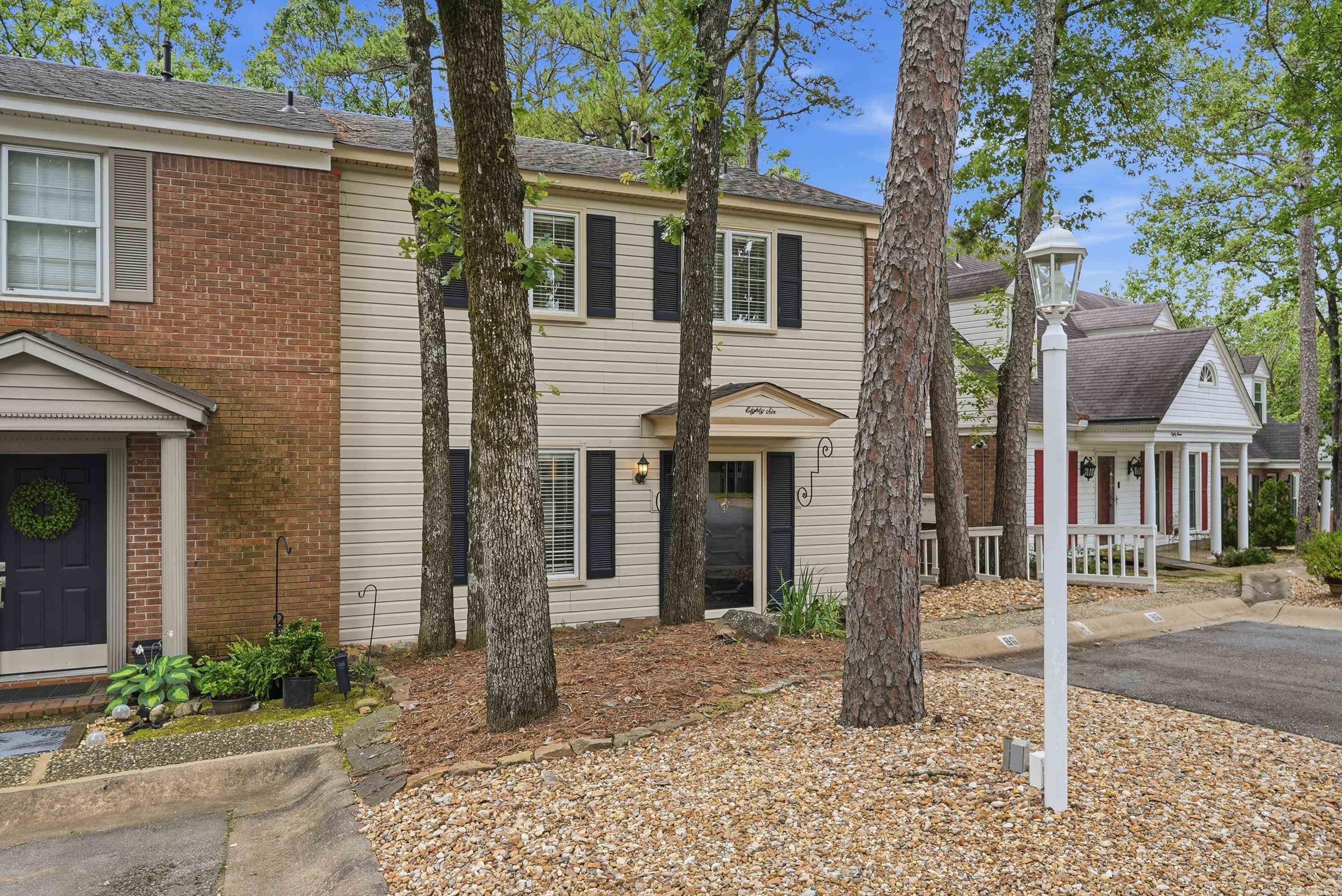 KINGSBRIDGE TWNHSE - Residential