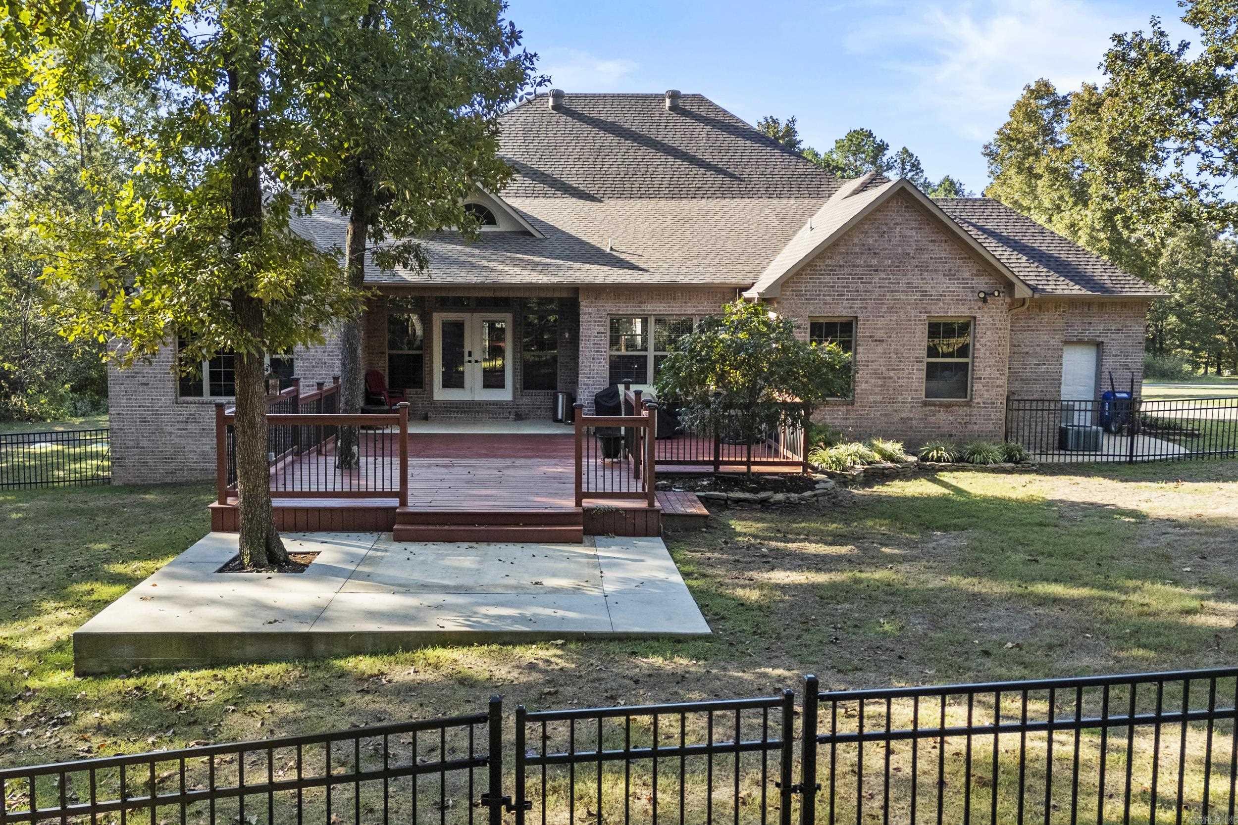 SOUTHERN HILLS EST - Residential