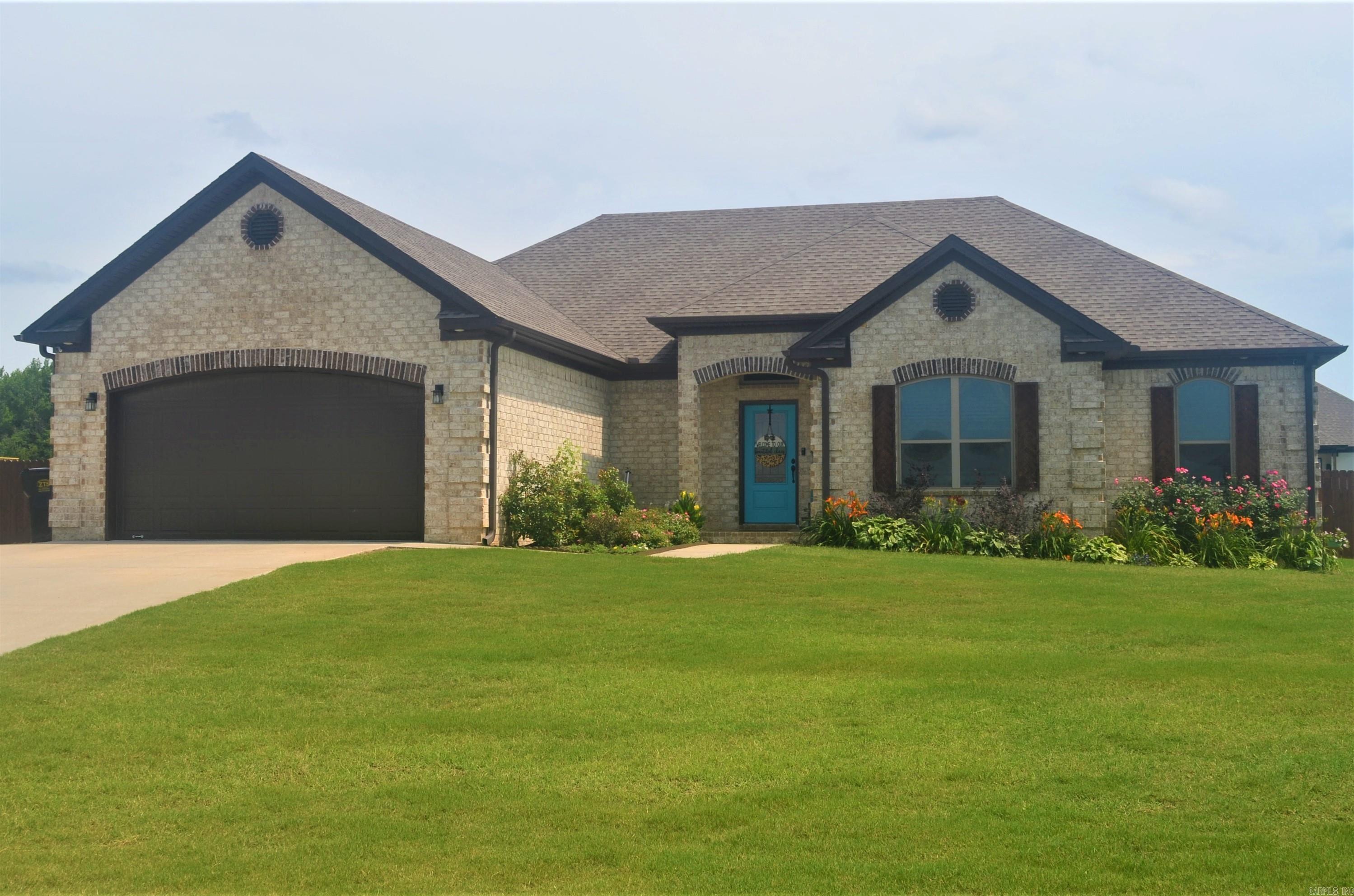 Gorgeous 4 bedroom, 2.5 bathroom all brick house in the highly sought after Mt. Tabor Estates Subdivision. Home features high and vaulted ceilings, modern fixtures, LVP flooring, soaker tub in the master bathroom, large laundry room, mud room/space, huge fenced in backyard with a large storage building, and so much more! This house is a rare rental and will not last long!
