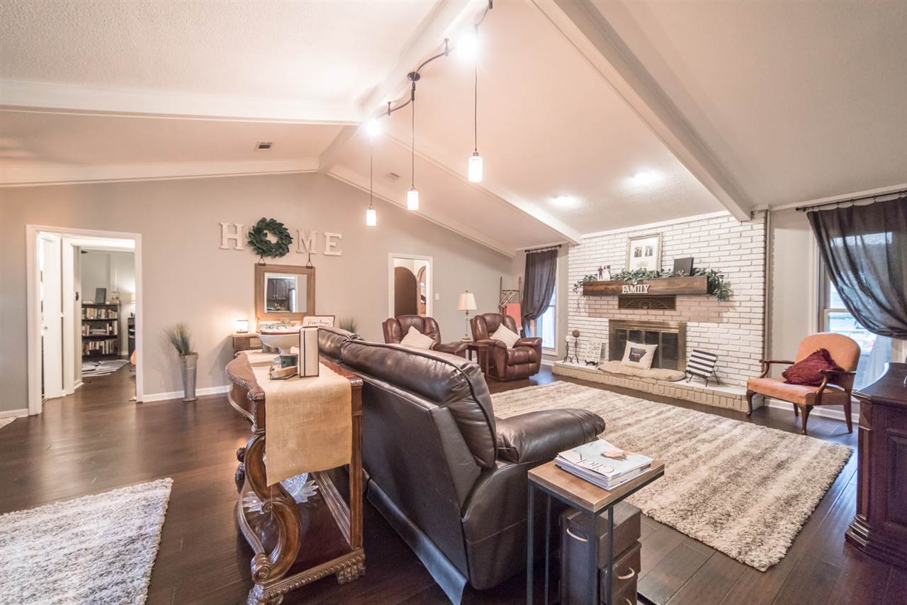 COUNTRY CLUB PARK - Residential