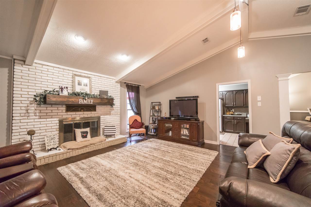 COUNTRY CLUB PARK - Residential