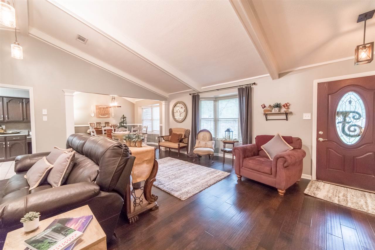 COUNTRY CLUB PARK - Residential