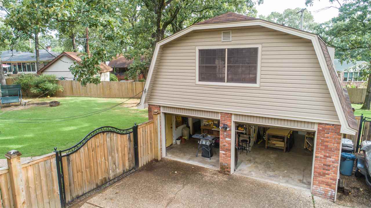 COUNTRY CLUB PARK - Residential