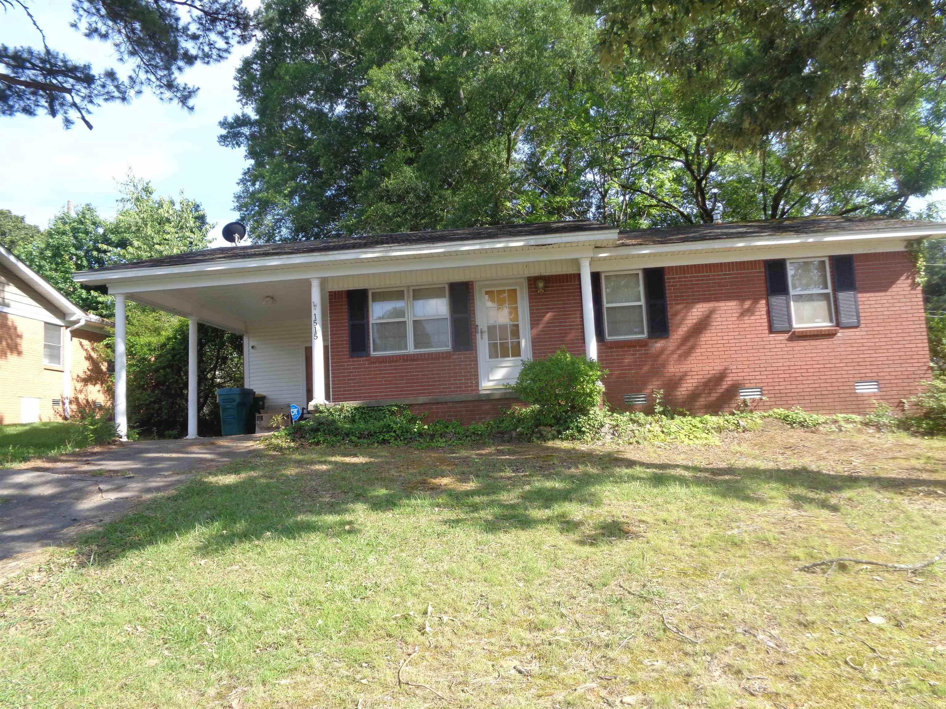 Spacious 3-bedroom house within walking distance from Baptist Hospital and moments driving distance from 1-630, schools, restaurants and shopping locations. No PETS or Animals allowed! No Housing Tenants will be considered.
