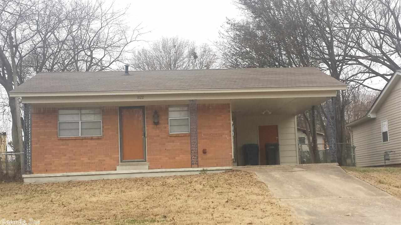 Totally Remodeled 3 bedroom 1.5 bathroom home. This home is a great buy for a first-time home buyer who doesn't want to pay high rents for this property.  Save when you buy this great starter home. If you're an investor why not purchase a property you don't have to put lots of money into and begin getting rents sooner.