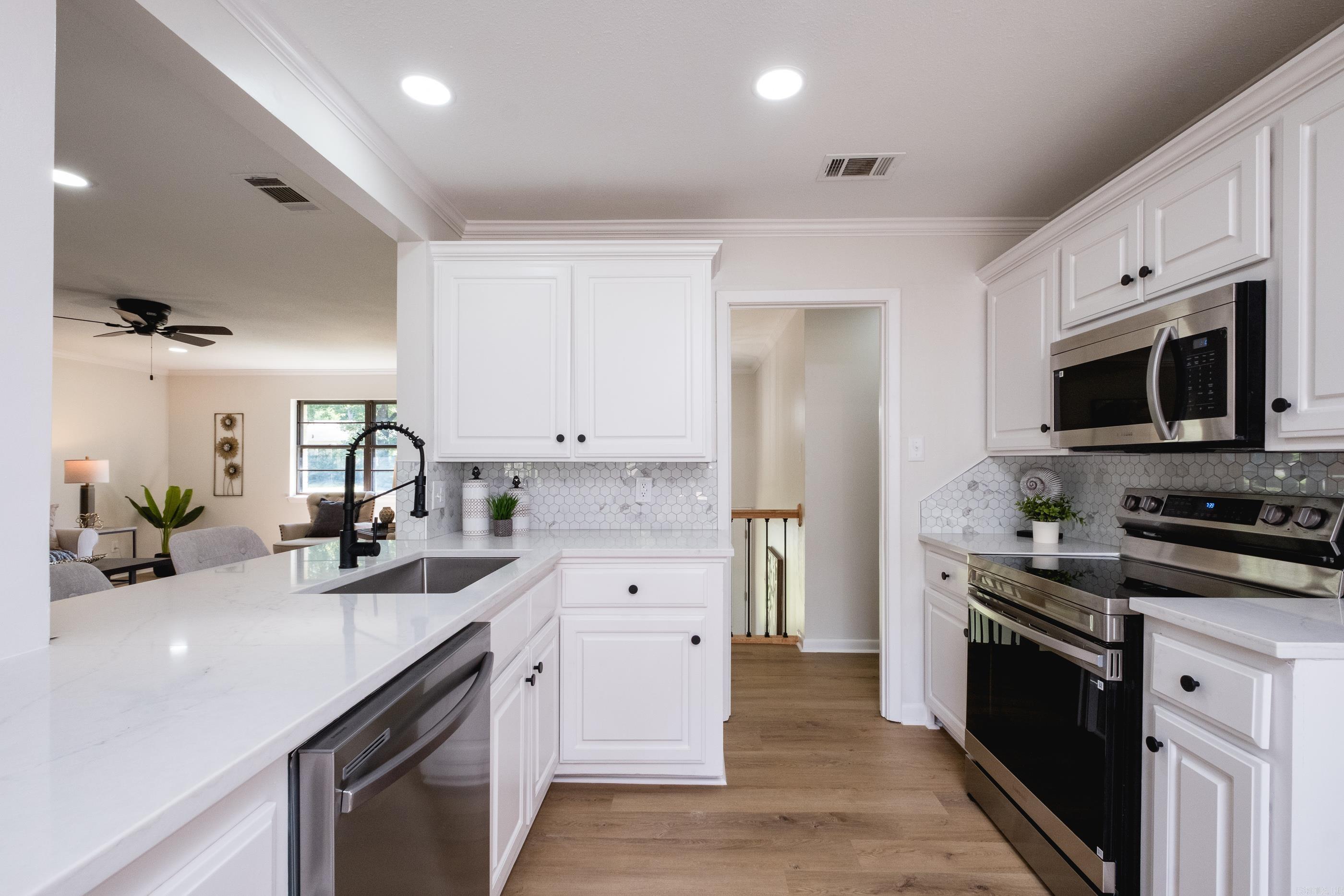COLONY WEST - Residential