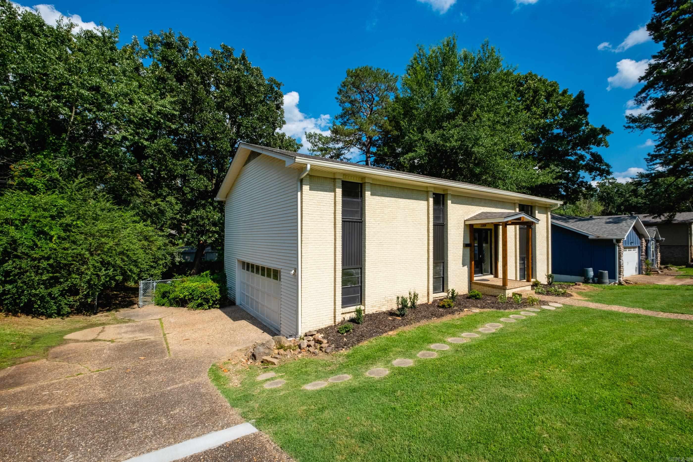 COLONY WEST - Residential