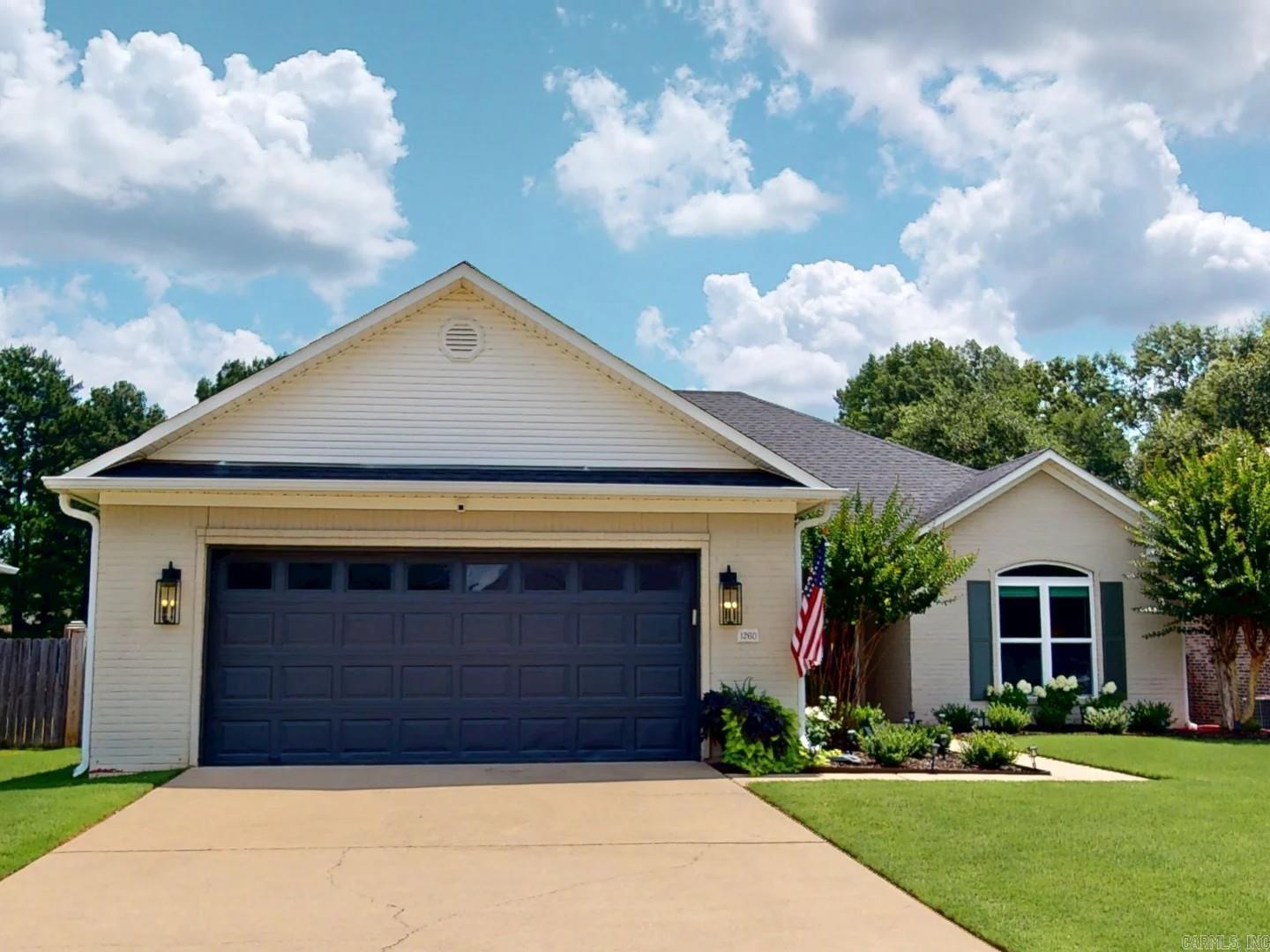 CLUB CREEK - Residential