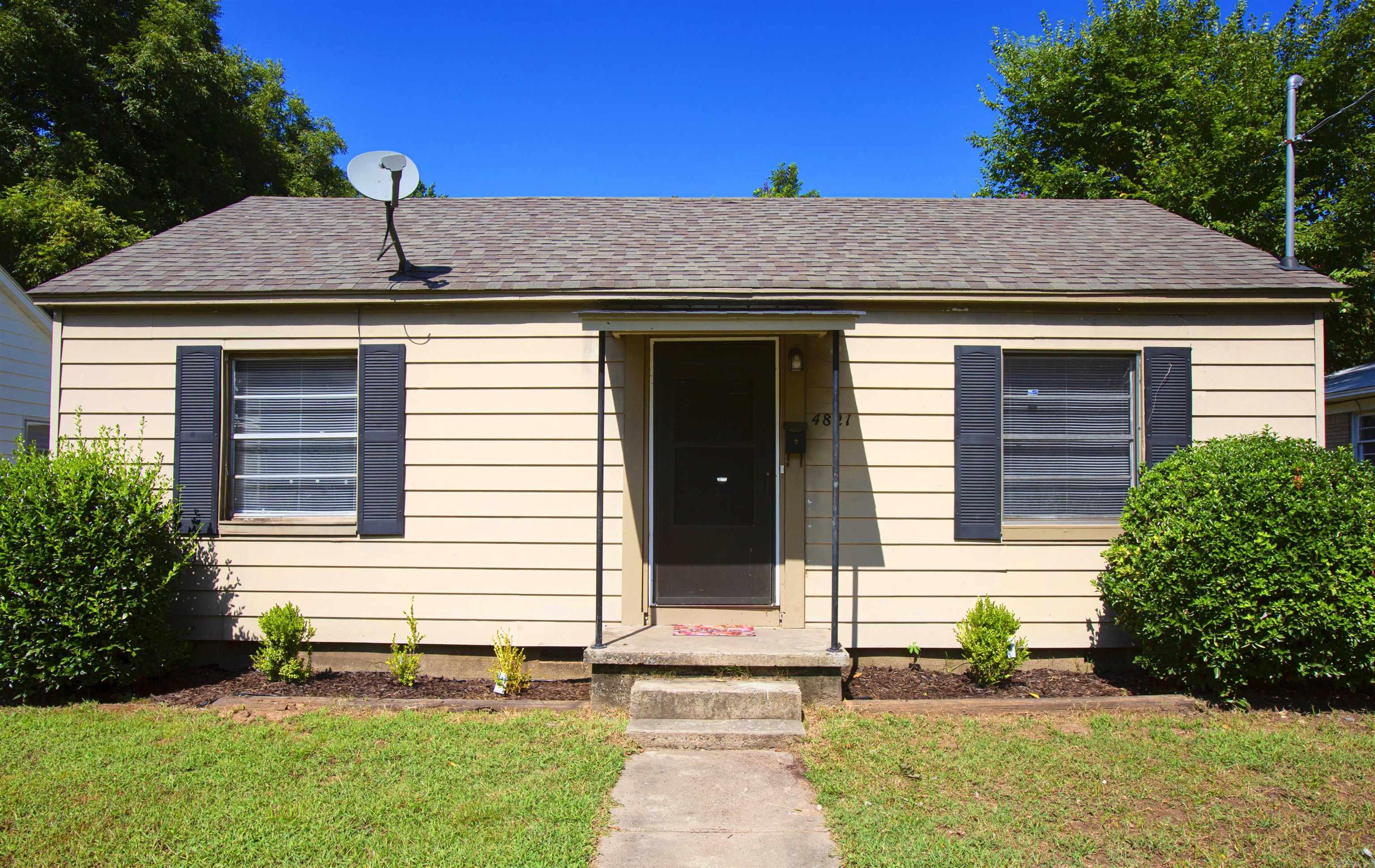 Two bedroom one bath, ready for investors