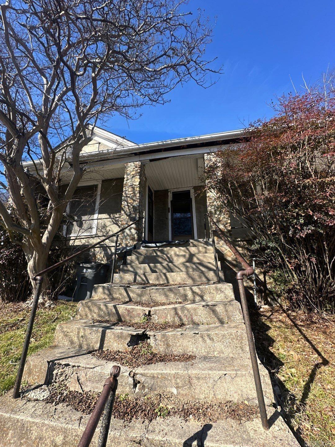 MOTIVATED SELLER / BOMK DUE TO CONTINGENCY FALLING THROUGH! LARGE FIXER READY FOR AN INVESTOR!!! ALMOST 2k SQ FT! AS-IS  AGENTS, SEE REMARKS.