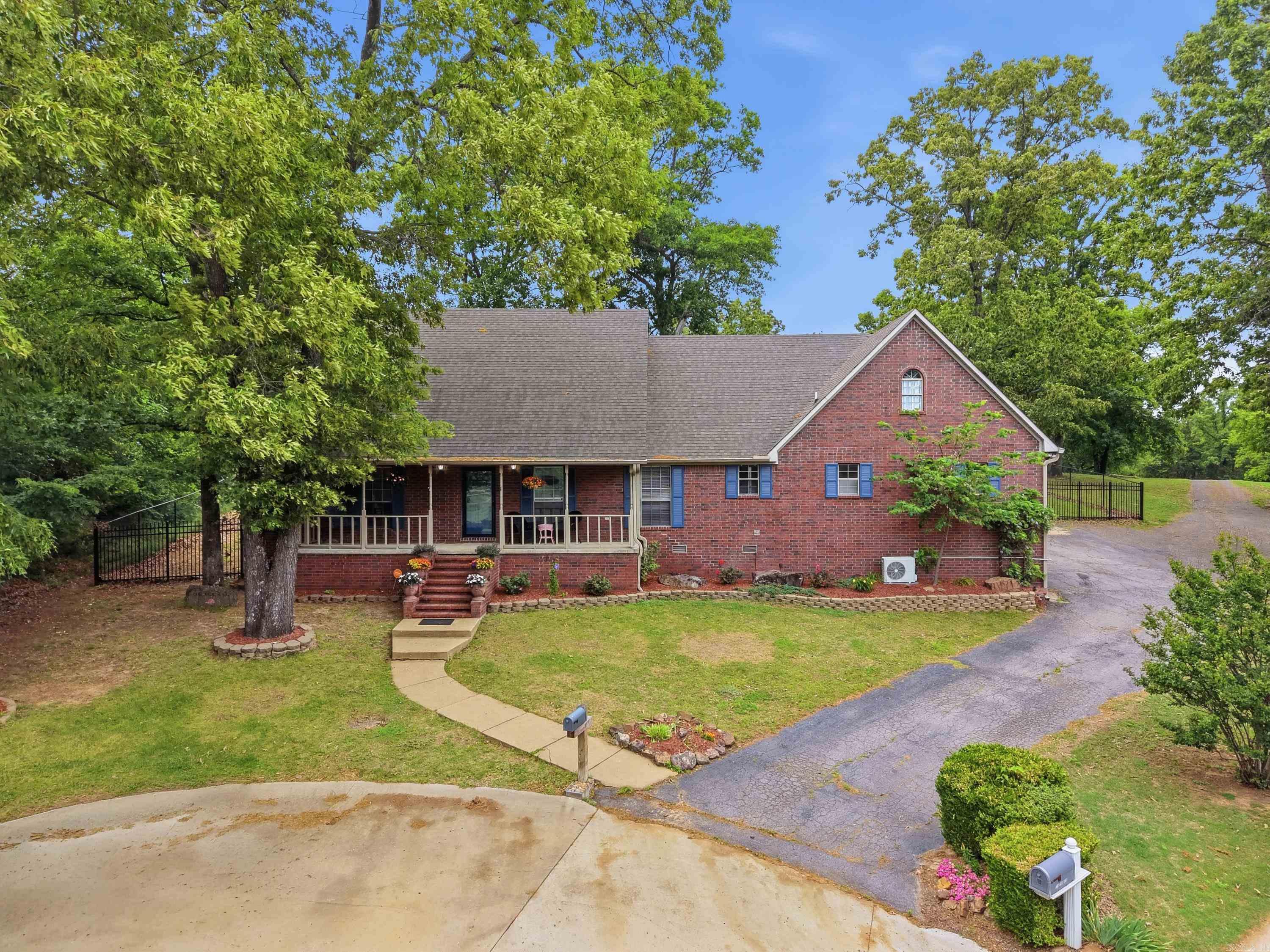 COUNTRY ESTATES - Residential