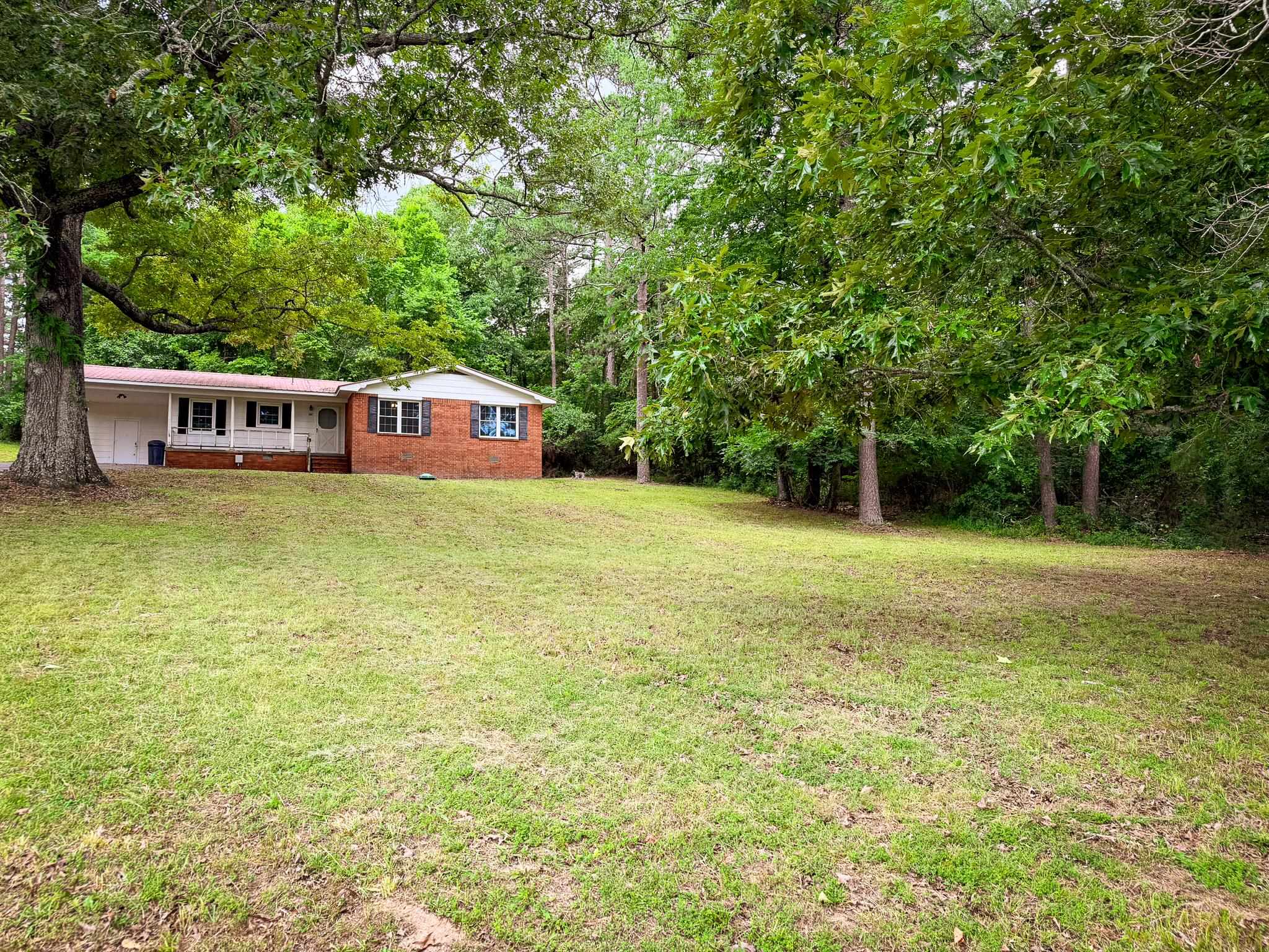 Remodeled 3-Bedroom Brick Home for Sale in Melbourne, Arkansas Located at 662 College Drive in Melbourne, Arkansas, this updated 3-bedroom, 2-bath brick home offers a convenient location near Ozarka College, Melbourne schools, shopping, restaurants, and medical facilities. The interior features hardwood flooring, new energy-efficient windows, a new hot water heater, central heat and air, and a natural gas ventless fireplace. The kitchen includes the existing appliances, and the washer and dryer also convey with the property. Outside, the home offers a large front yard with mature shade trees and space for outdoor use. The property’s location and functional floor plan may appeal to first-time homebuyers, families, students, or investors searching for a home in Melbourne or Izard County. This Melbourne, Arkansas home is listed for $124,900.