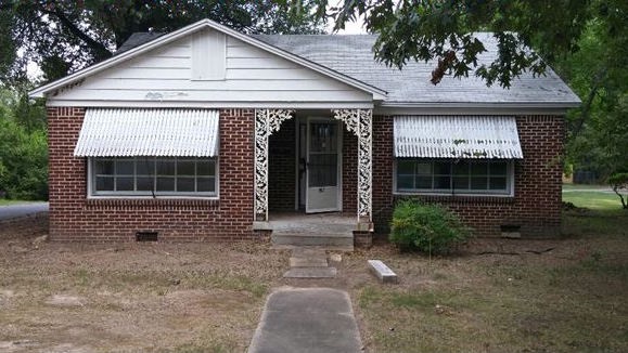 Cozy all brick 2br/1ba home.  Great location convenient to UALR.  HUD Owned property For Sale.  For information on bidding, Earnest Money procedures and more, visit:  www.HUDHomestore.com.  Please refer to HUDHomeStore.com for the most recent bidding period details and information on this property.  Property is Sold “AS IS”.  All Offers are to be submitted electronically at:  www.HUDHomeStore.com.  (SEE AGENT CONFIDENTIAL REMARKS FOR FURTHER INSTRUCTIONS)