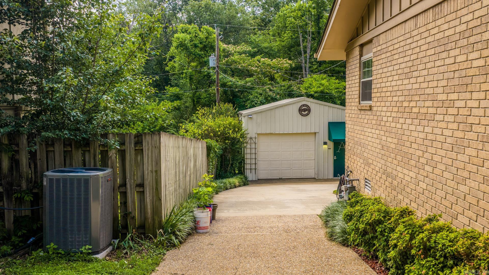 COUNTRY CLUB PARK - Residential