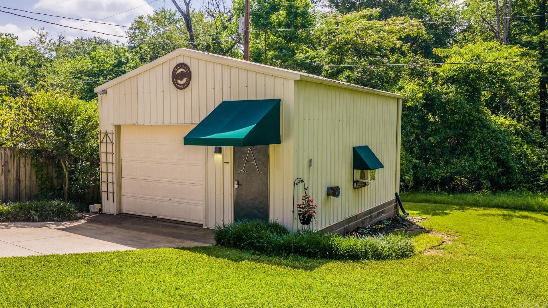 COUNTRY CLUB PARK - Residential