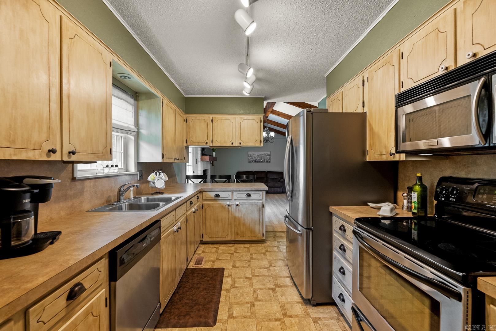 COUNTRY CLUB PARK - Residential