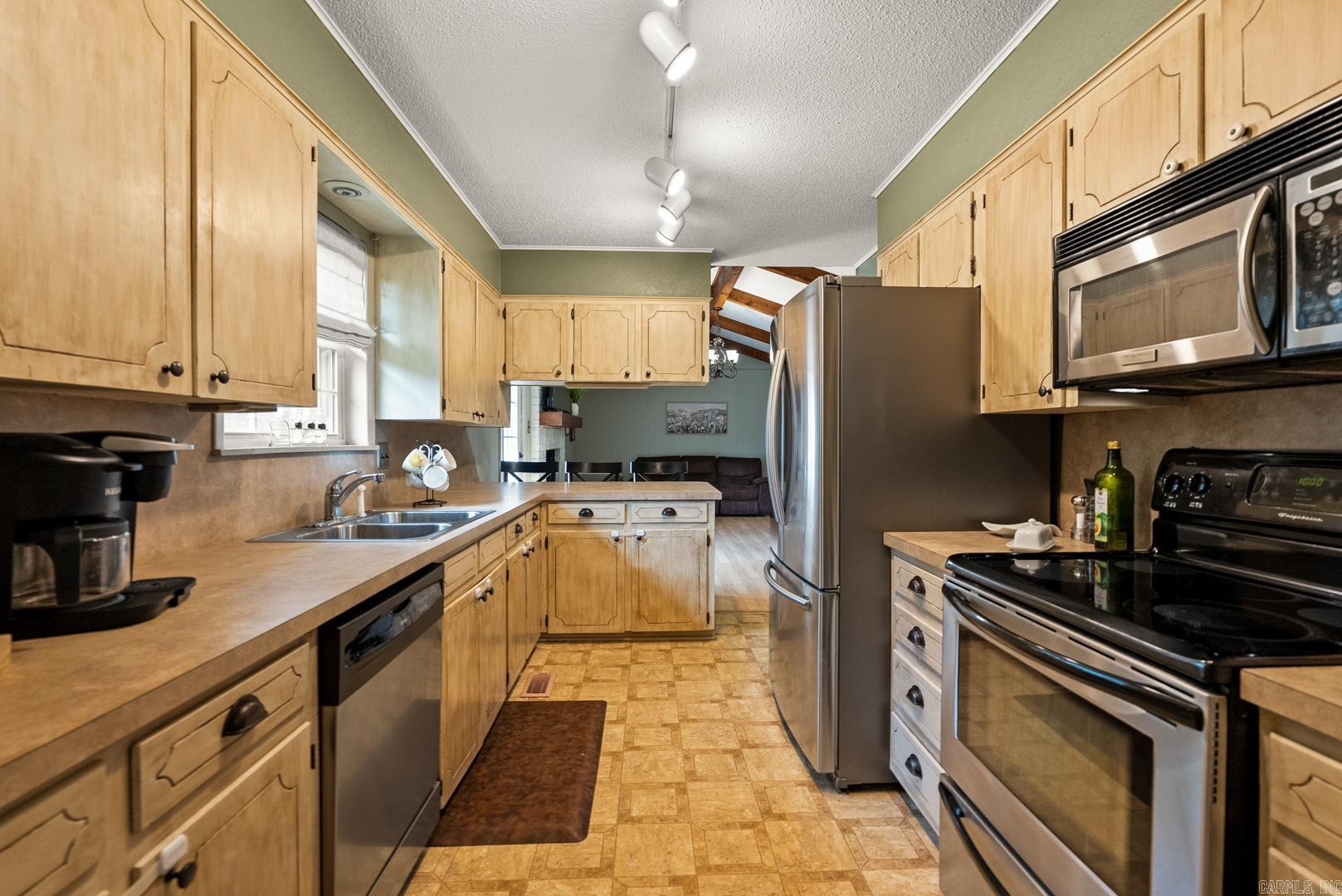 COUNTRY CLUB PARK - Residential