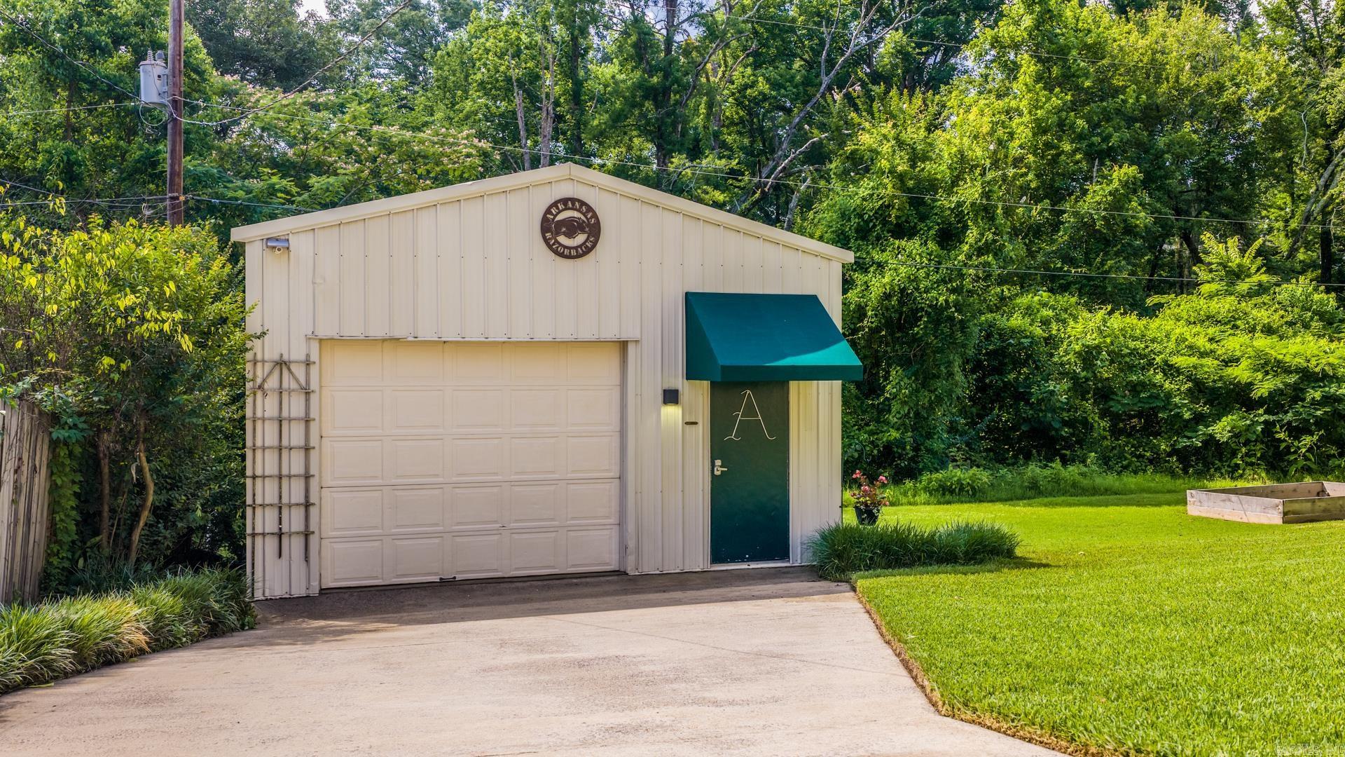 COUNTRY CLUB PARK - Residential
