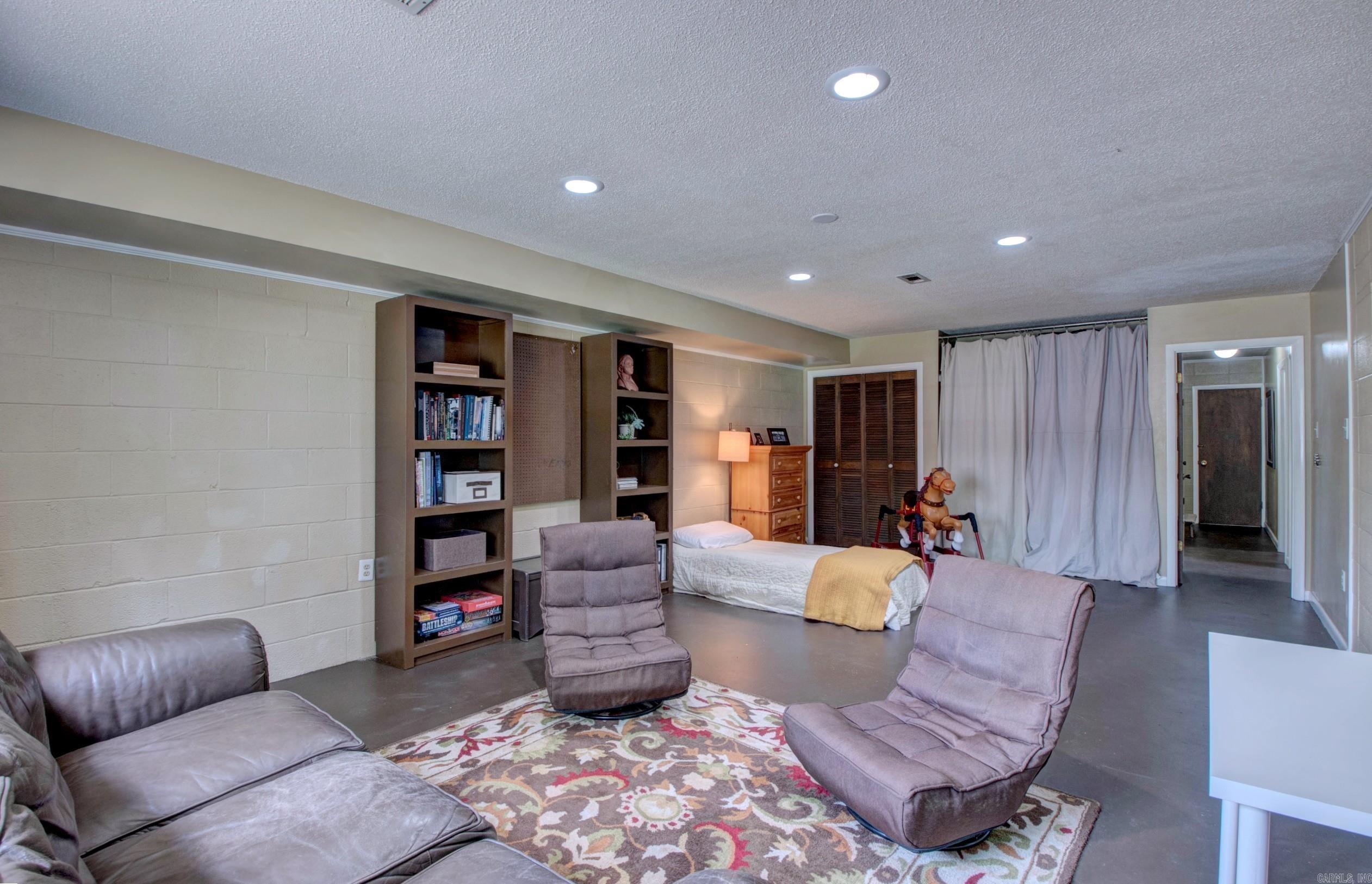 ROBBINS - Residential