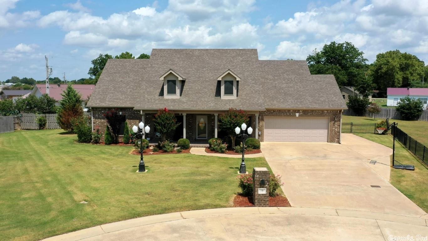 Absolutely beautiful home and bonus lot for sale in the prestigious Southpointe Subdivision.  Total of .78 acres. Huge fully fenced backyard. Garage is oversized with an underground storm shelter. Three large bedrooms and two bathrooms.