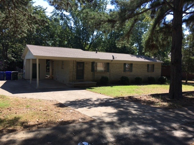 Tired of paying high rent and dorm costs? This is the perfect house for your college student. Great investment property within walking distance of UCA. Also close to walking trail, grocery and restaurants!