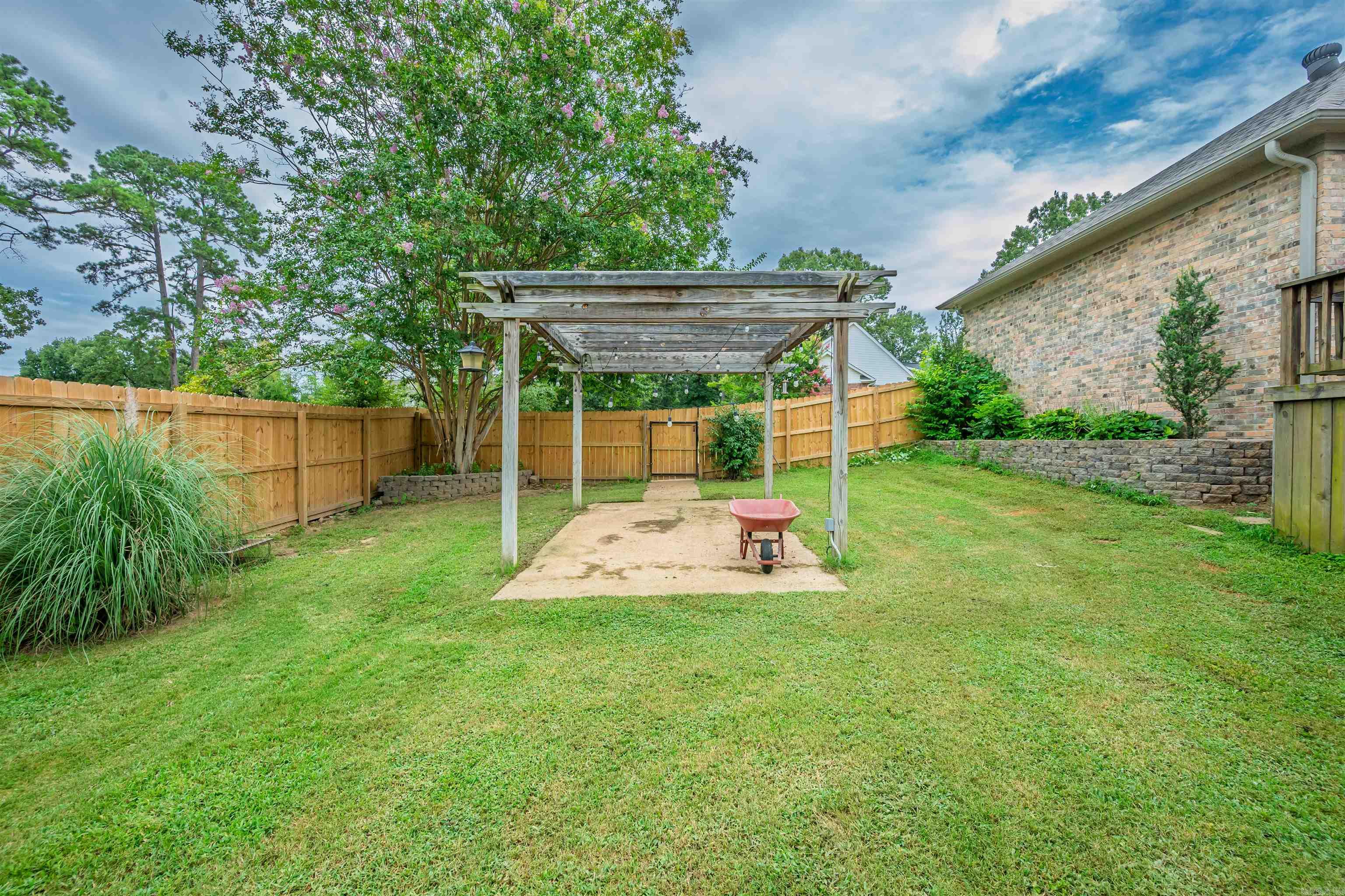HIGHLAND WOODS - Residential
