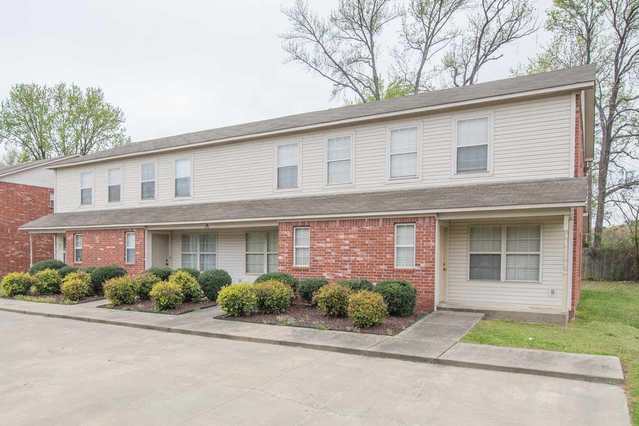 20-2BD 2.5 Bath Townhome Apts Consistently High Occupancy Rate.