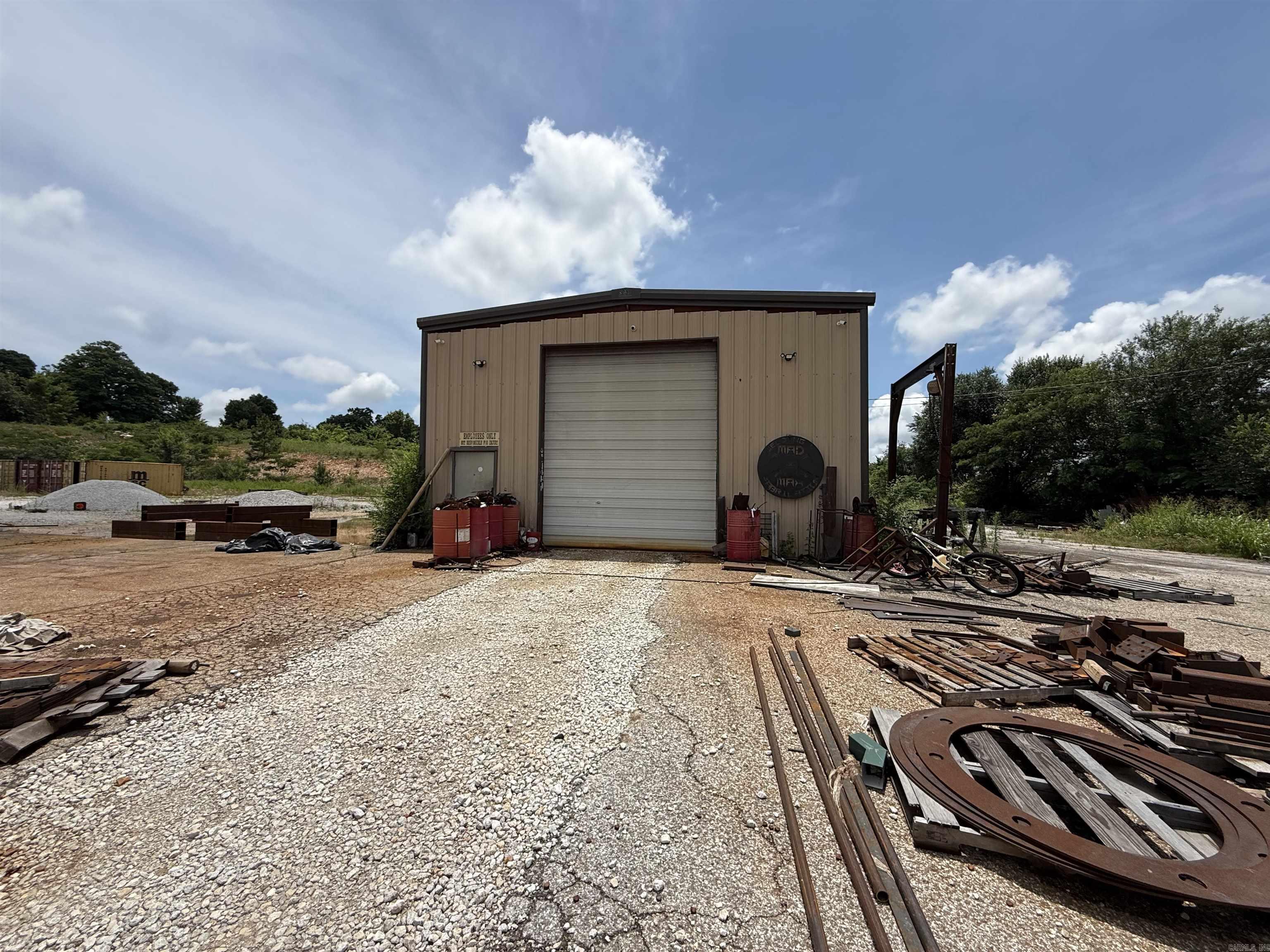 Excellent commercial opportunity at 1609 N Spring Street! Situated on 9.3 acres m/l with ample level parking and room for future expansion, thisversatile property features a 2,500 sq. ft. red iron building with 16' sidewalls and a 12' x 14' overhead door. Improvements include a heated andcooled storage room, office area above, and a working-man's bathroom. Conveniently located just minutes from Highway 65 and Highway 43,providing easy access for commercial, industrial, service, or contractor operations. Plenty of space for equipment storage, fleet parking, or futuredevelopment.
