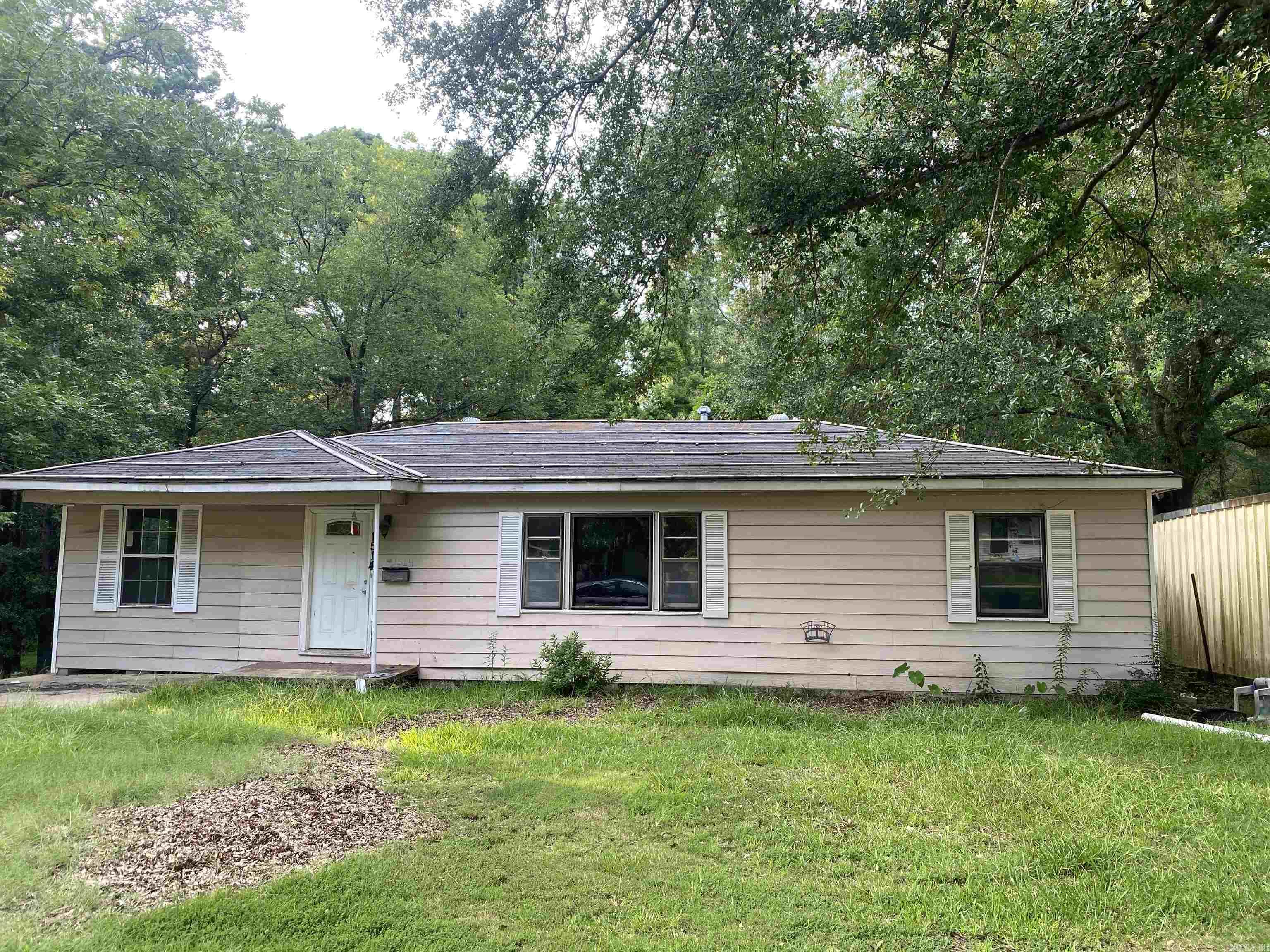 Calling all INVESTORS!!!!!  2Bedroom, 1Bath house comes with a spacious living room an additional office/flex space. Eat in kitchen and laundry room. Nice sized deck with tons of storage underneath crawl space. SOLD AS IS. Agent See Remarks