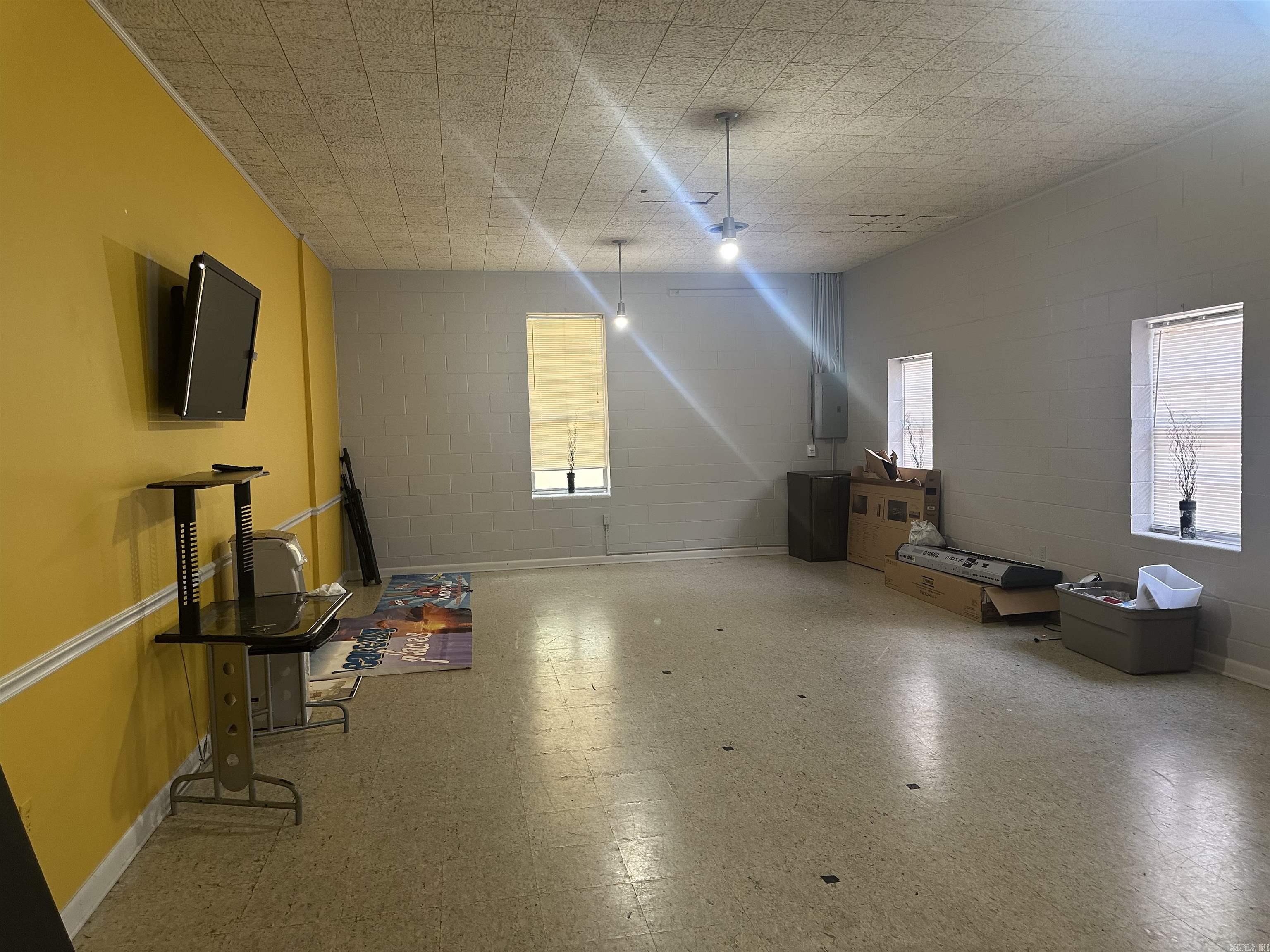 Bellevue L1 - Commercial Sale