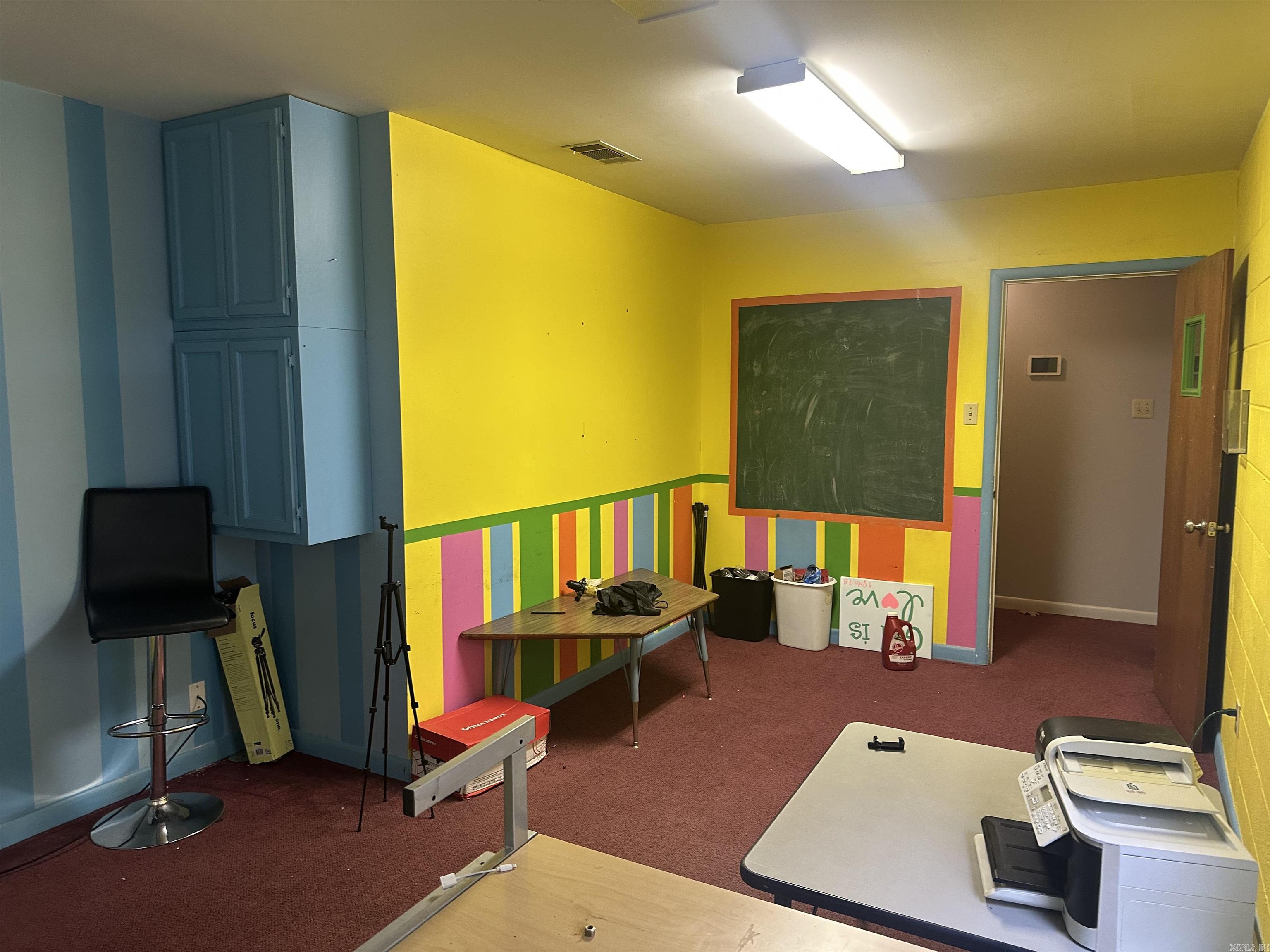 Bellevue L1 - Commercial Sale