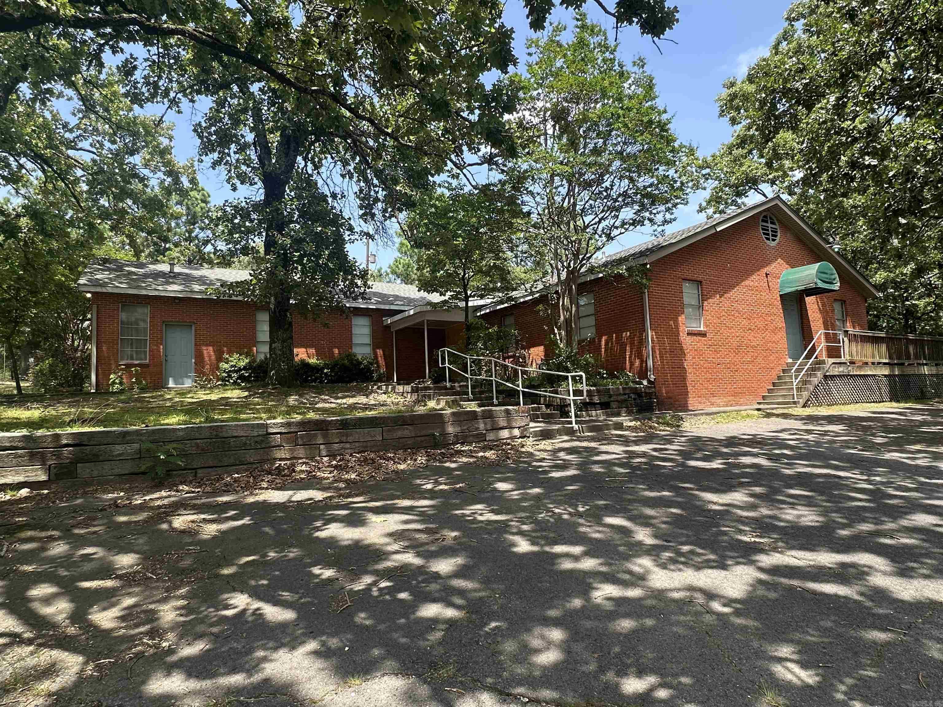 Bellevue L1 - Commercial Sale