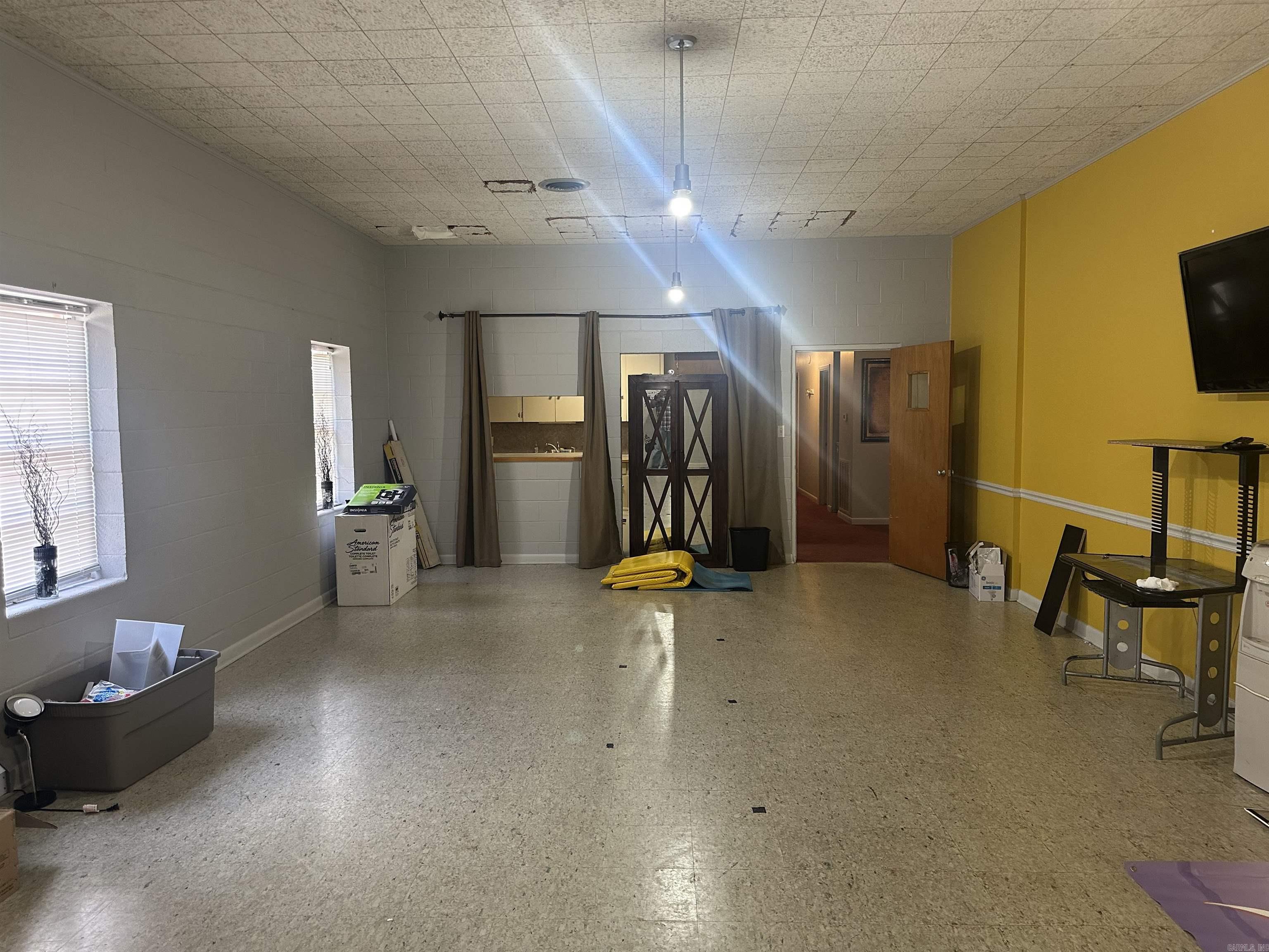 Bellevue L1 - Commercial Sale