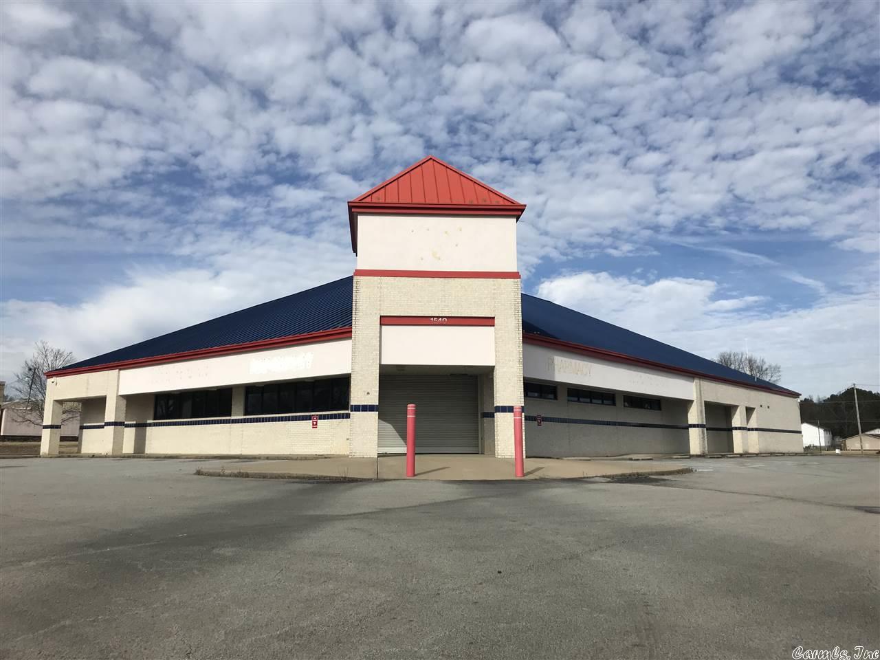 For lease, the former Walgreens located in Searcy, AR. Please contact the listing broker for more information.