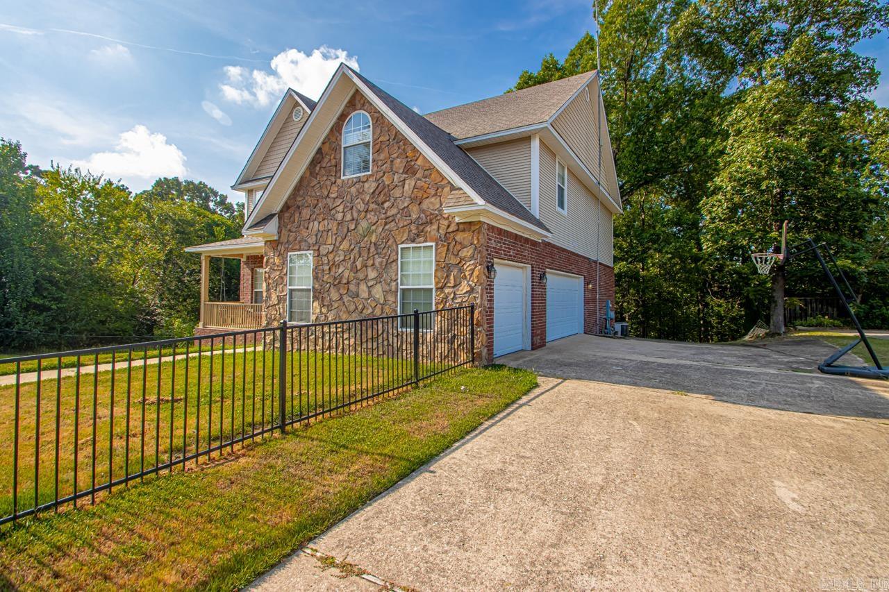 RIVER OAKS POINTE - Residential
