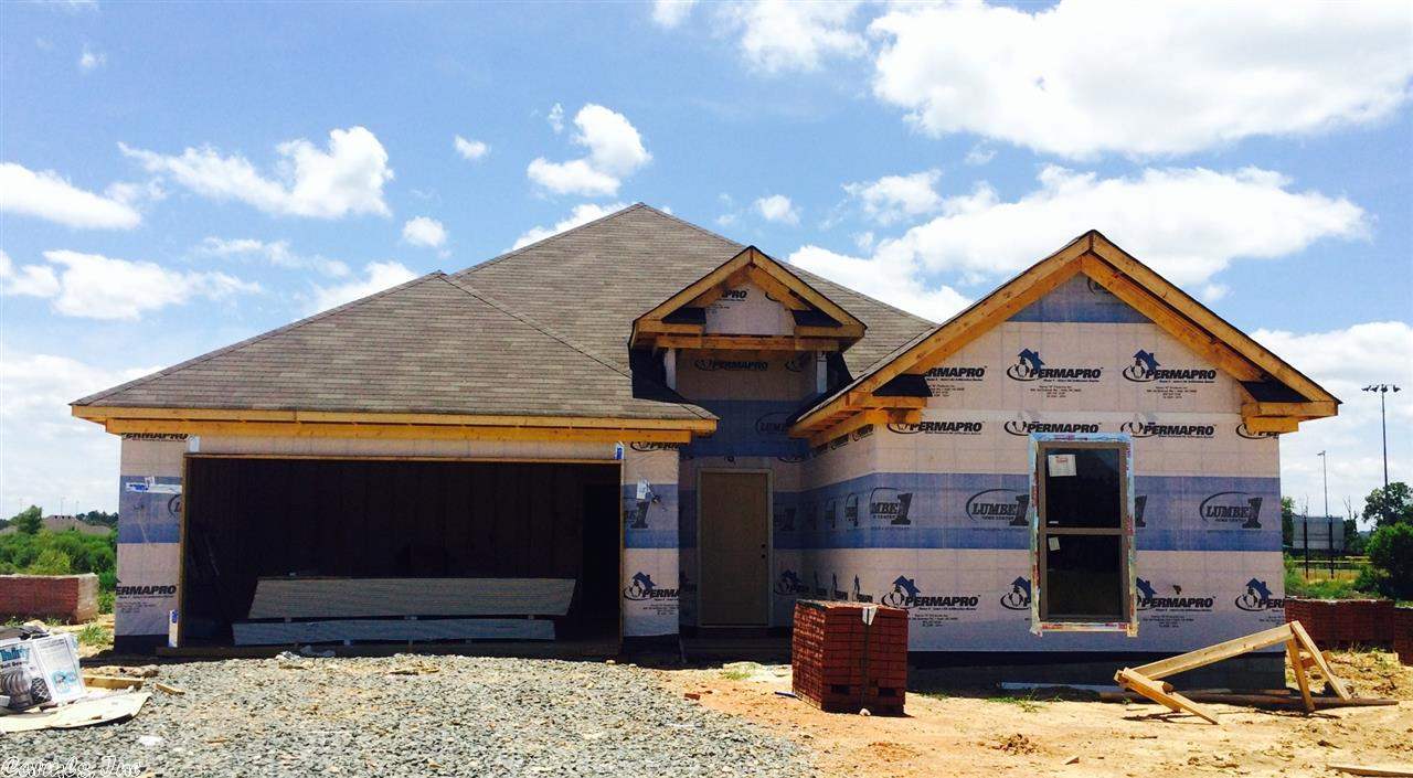 Distinctive New Construction  by Jeff Fuller Homes! Elegant 10 Ft. Ceilings... Romantic Woodburning Fireplace... Luxurious Master Bath with Dual-Head Shower, 2-Sink Vanity, and Walk-In Closet...  Stainless Steel Appliances... Premium  Kitchen Countertops... Indirect Lighting Thruout... Double Crown Molding... Covered Back Patio... (Seller is Licensed Real Estate Agent)