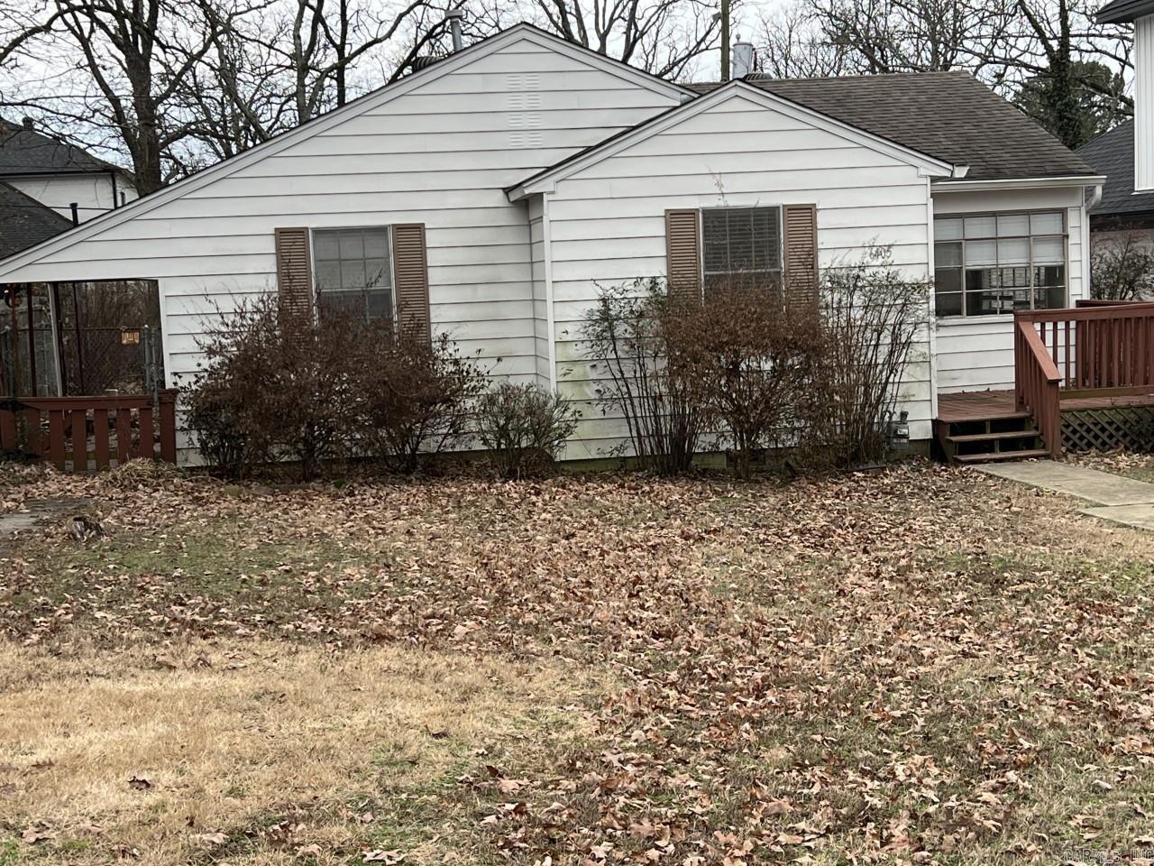 Hardwood floors, large closets nice back yard.