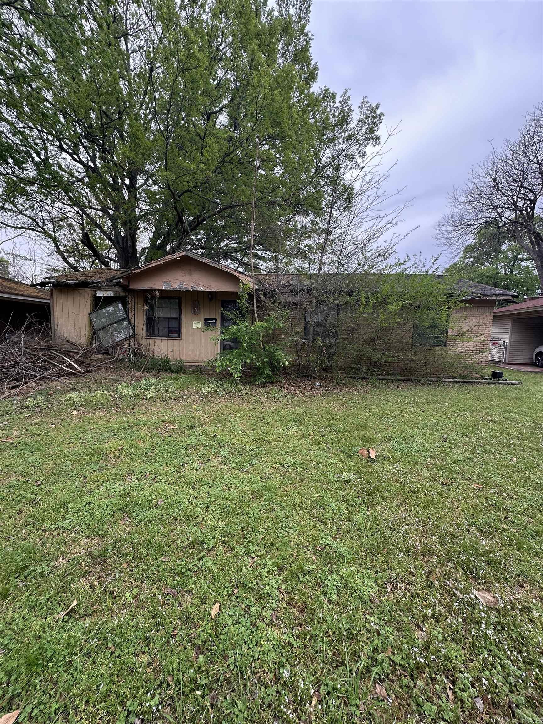 TOTAL REMODEL!! ATTENTION INVESTORS!! 3BD, 1BA in the well established Broadmoor Sudivision... IDEAL FLIP OR PORTFOLIO ADD.... WE HAVE RENOVATION LOANS AVAIALE FOR FIRST TIME BUYERS, VETERANS OR INVESTOR INTERESTED IN THIS AMAZING DEAL... WILL NOT LAST LONG! ((CLEAN OUT & UP IS UNDERWAY)) *******AGENTS SEE REMARKS*******