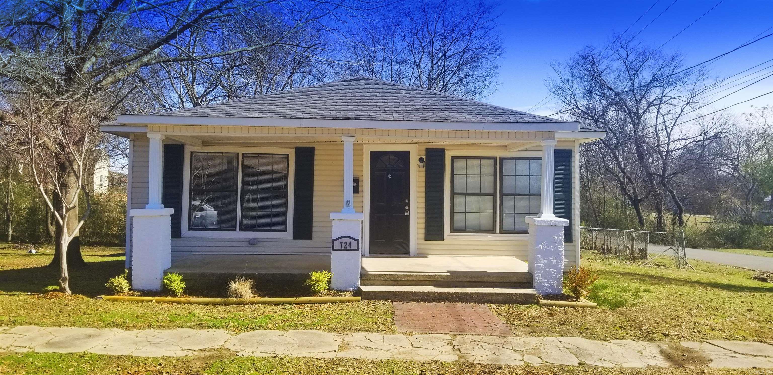 Cozy 2bd/1ba house in Benton, AR. Cute little porch and nice yard space! This house won't last long. Great location close to shopping, dining, and much more! This property is managed by Hoffman Team so beware of scammers - we will never ask you to Cashapp us money. The lease for this property is for 18 months to 2 years with a 3% increase after the first year. Income must be 3x the amount of rent per month unless you have a housing voucher. Deposit, first month’s rent, and the $50 administration fee due before move in. Visit our Hoffman Team website or come to our office to schedule your showing today! We are located at 3009 W Markham Street in Little Rock, and our office hours are Monday - Friday, 8:30am-4:30pm.