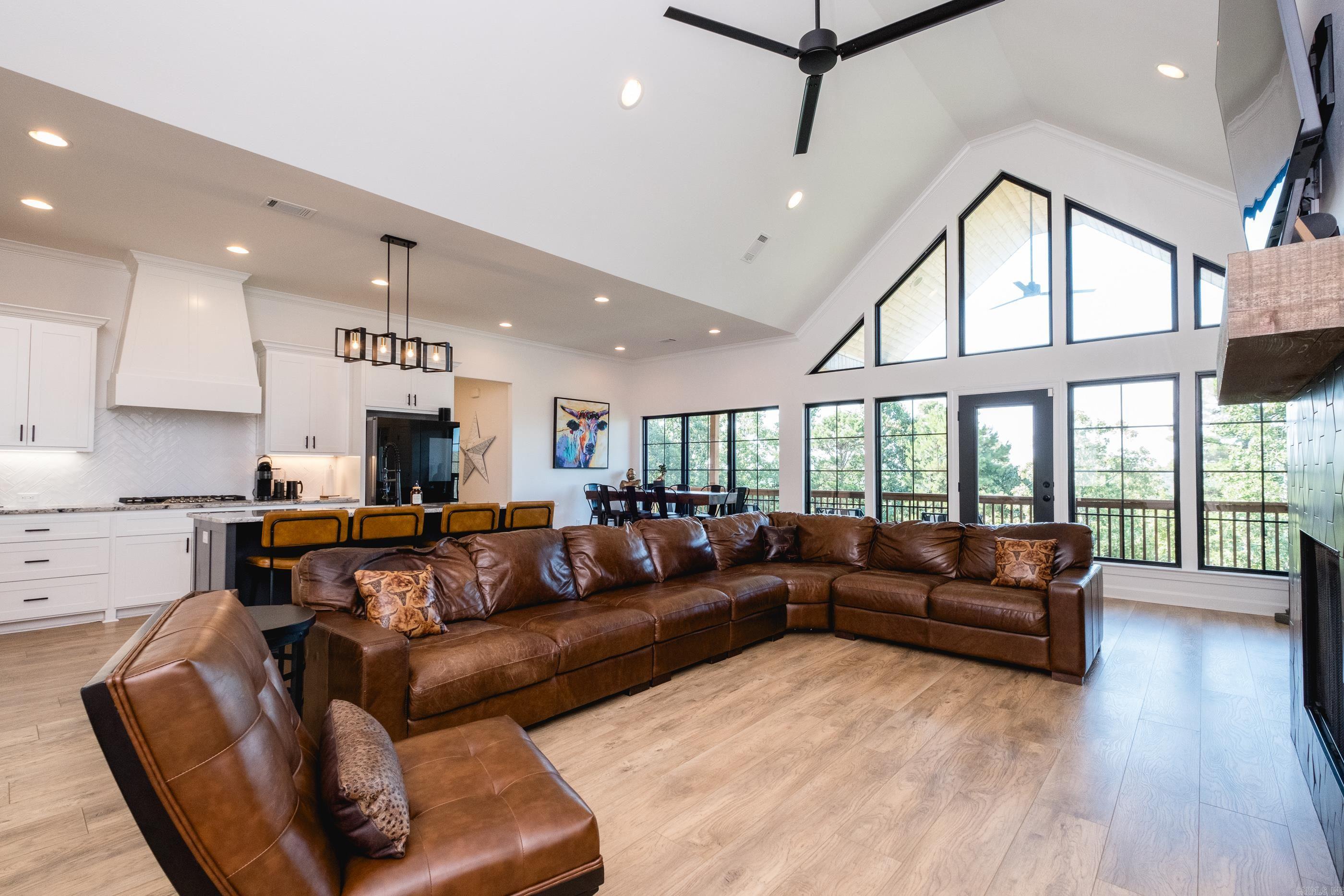 MOUNTAIN CREST ESTATES - Residential