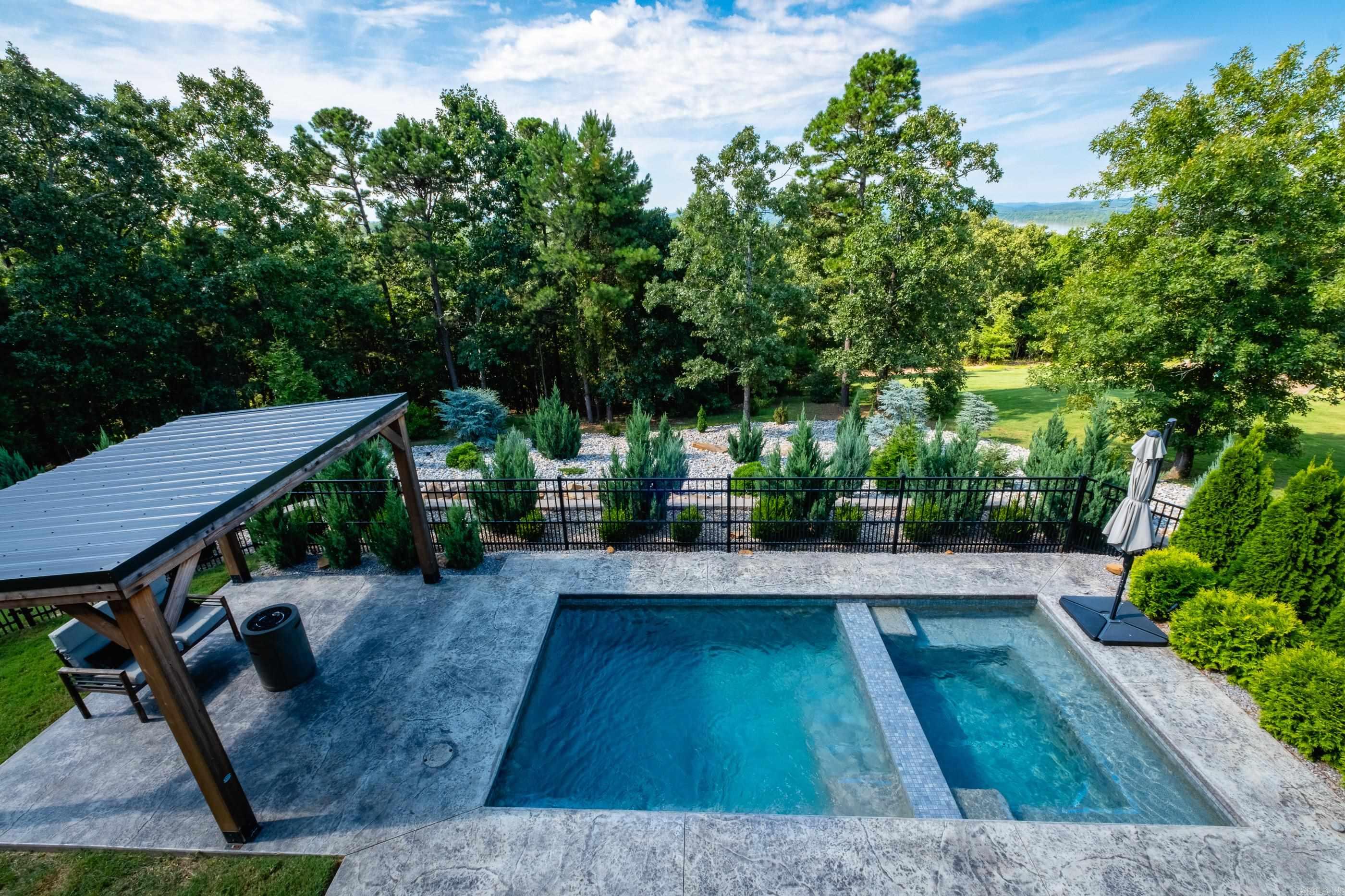 MOUNTAIN CREST ESTATES - Residential