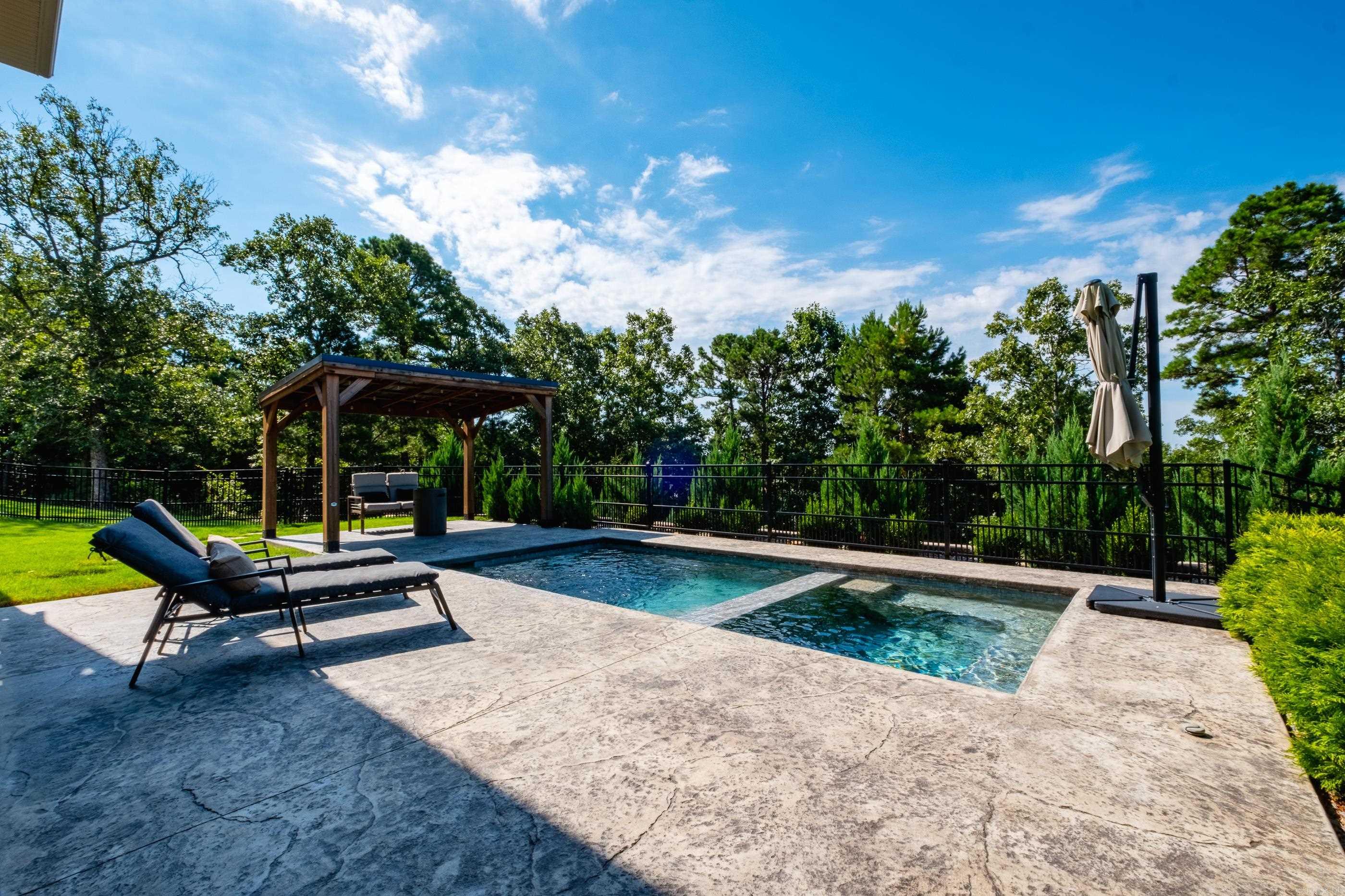 MOUNTAIN CREST ESTATES - Residential