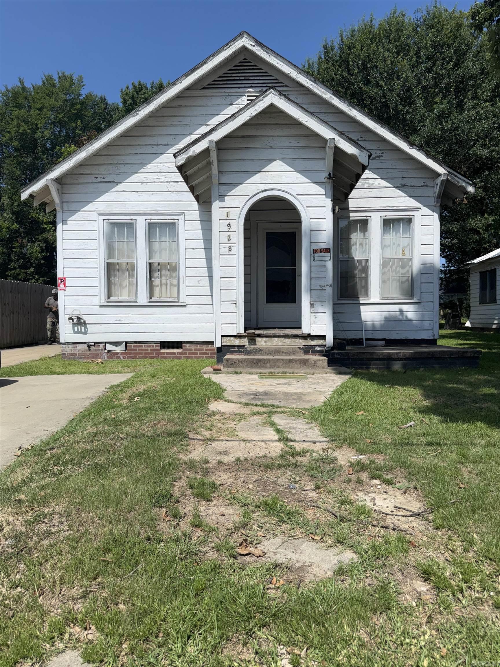 Discover the potential at 1928 S. Olive St.! This home offers spacious living areas, original hardwood floors, tall ceilings, and a functional layout ready for your personal touch. A detached garage/workshop, long concrete driveway, and mature shade trees add to the property’s appeal. Whether you’re looking for your next investment, renovation project, or a place to make your own, this property is full of opportunity and ready for its next chapter.