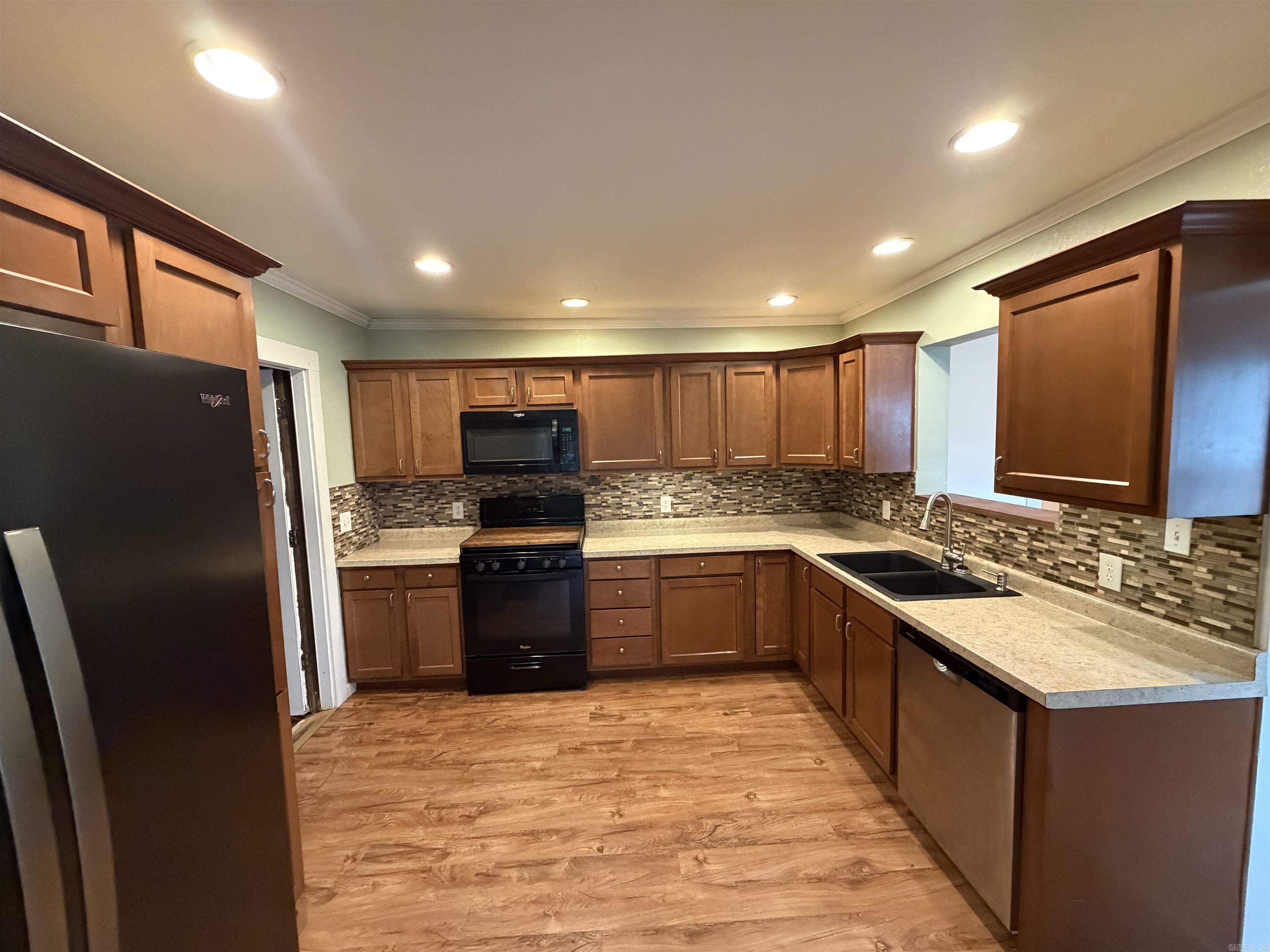M&B PIGGOTT 2-20-8 - Residential