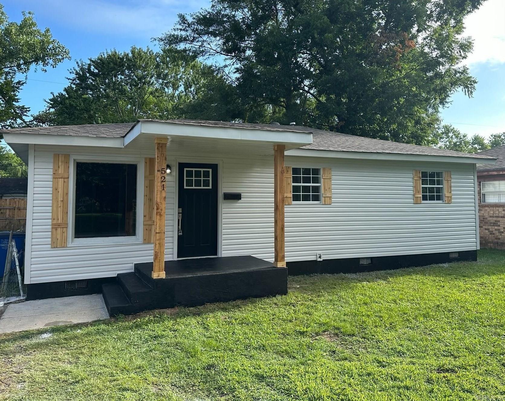 Check out this newly renovated home. Walking distance to Meadow Park Elementary. You will find LVP flooring throughout the entire house along with granite countertops, custom tile shower, and too many other upgrades to name. This home is just waiting to welcome its new owners. Schedule your private showing before it's gone. Agents Schedule through Homesnap.