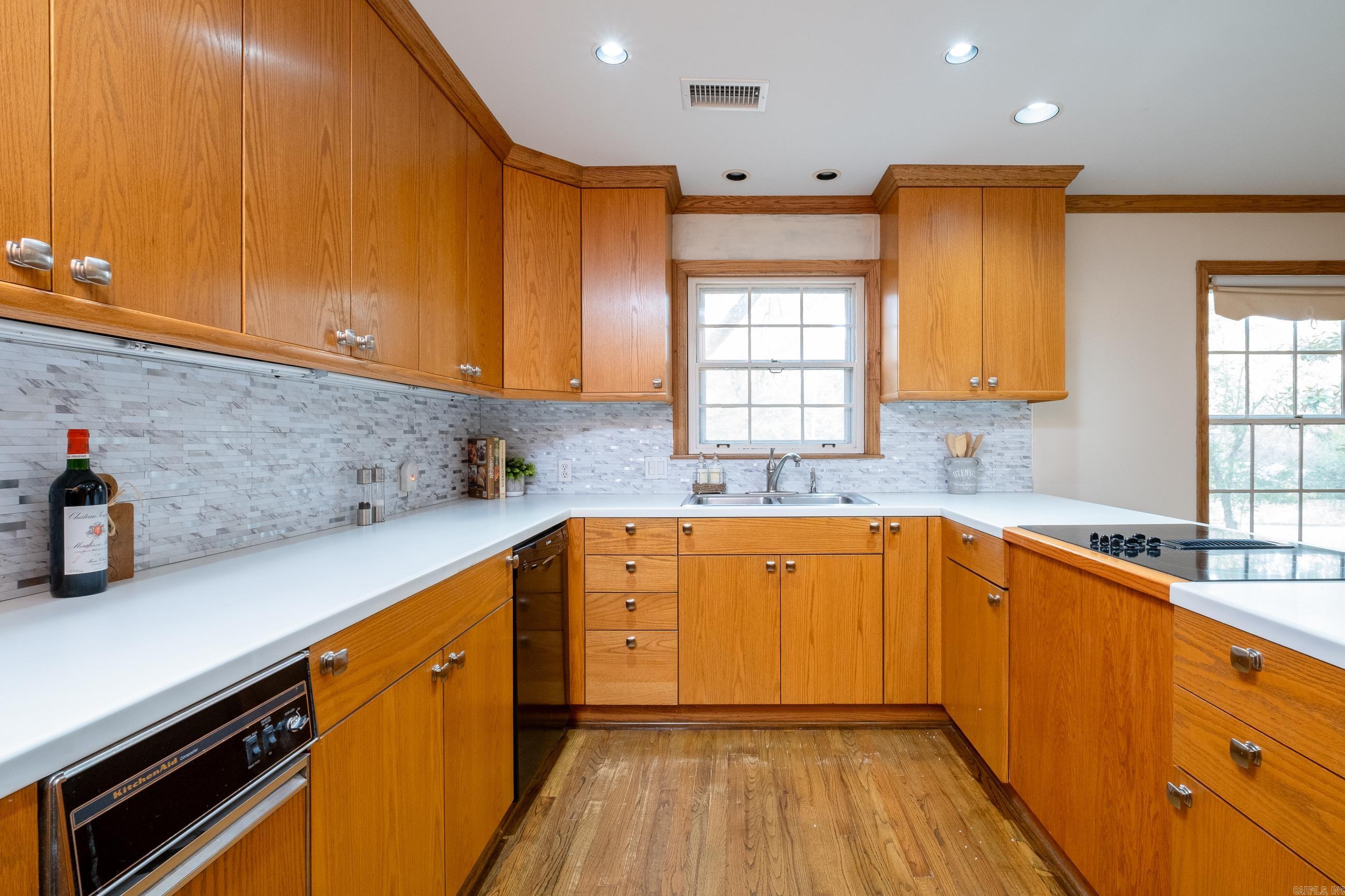 KINGWOOD PLACE - Residential