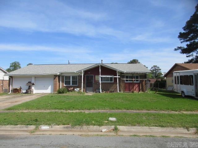 Nice home located across from school. Close to shopping and resturants?