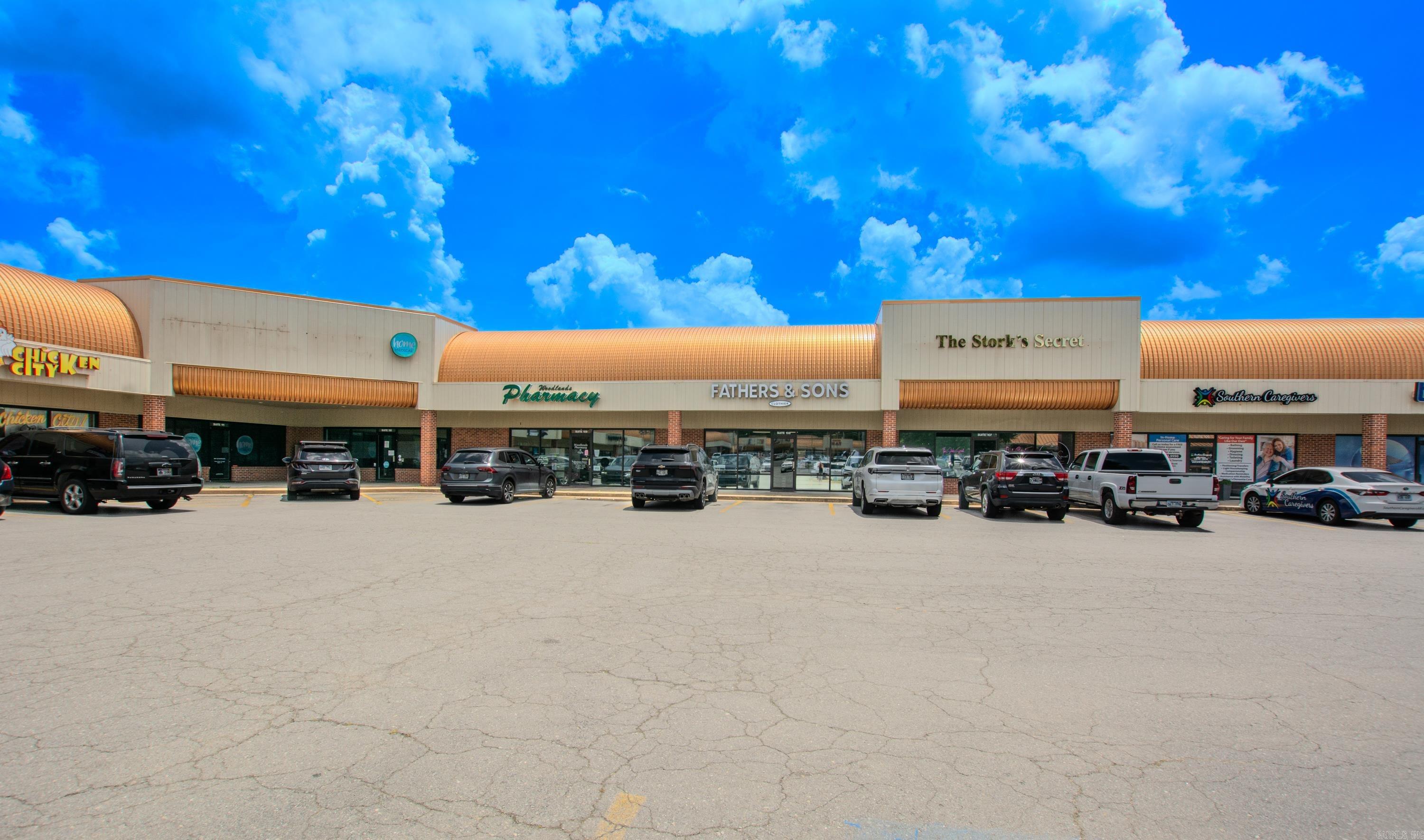Great location in White Hall for you business!  This suite is conveniently located and includes a spacious 1500 sq ft.  With an acceptable lease contract, owner is willing to make some minor modifications (modifications require prior approval).  Utilities are the tenants' responsibility.  Choice of a three-year lease or a five-year lease.  Deposit and lease are required.